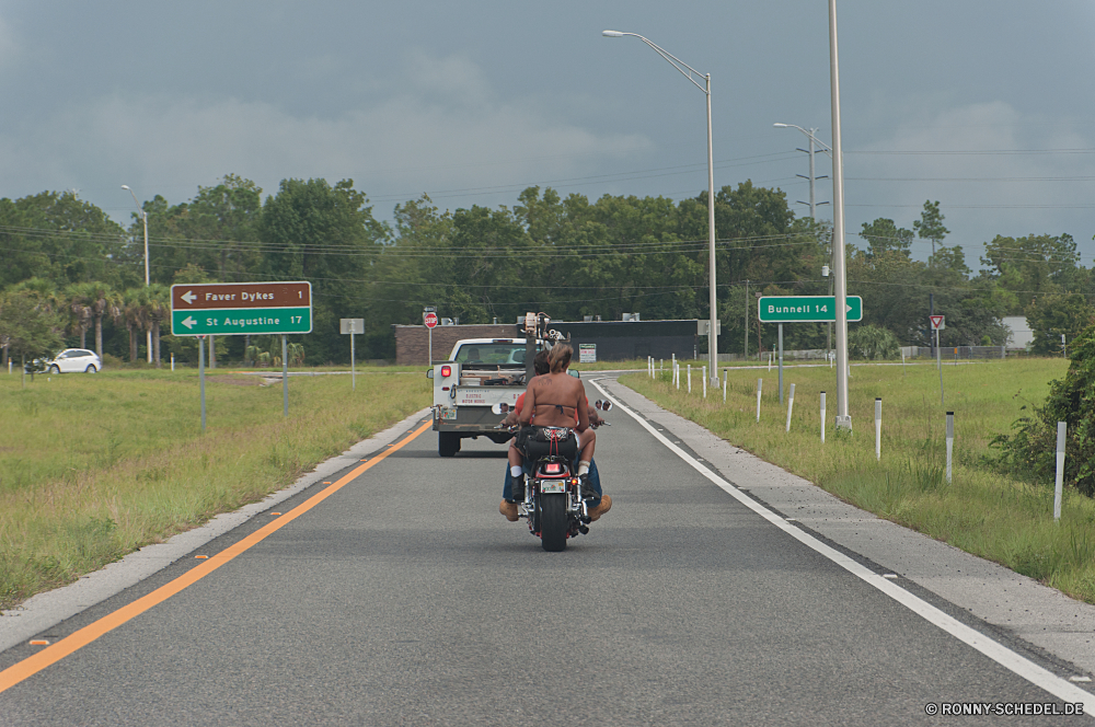  Schnellstraße Straße Autobahn Transport Reisen Geschwindigkeit Asphalt Auto Motorrad Verkehr Laufwerk Himmel Fahrrad Fahrzeug Kreuzung Landschaft Straße Motor Verkehr Sommer im freien Bewegung schnell Entwicklung des ländlichen fahren Autobahn im freien Helm Fahrt Sport Reise Bewegung Land Linie Wolken Rennen Tag Motorrad Strecke Reise landschaftlich Spur Berg Feld Horizont Motor Track Auto Art und Weise Kurve Rad Gras Landschaft Stadt Menschen Auto Berge Fahrrad Biker Autobahn Rennsport Bäume Zyklus Wald Richtung außerhalb Baum Sicherheit Freiheit Urlaub Erholung Sonne Autos Lebensstil sonnig Speedway Verschieben Spaß Mann voran Urban Fahrer Räder hoch leere Ziel Radfahrzeug Moped aktive Person expressway road highway transportation travel speed asphalt car motorcycle transport drive sky bike vehicle intersection landscape street motor traffic summer outdoor motion fast rural driving freeway outdoors helmet ride sport journey movement country line clouds race day motorbike route trip scenic lane mountain field horizon engine track auto way curve wheel grass countryside city people automobile mountains bicycle biker motorway racing trees cycle forest direction outside tree safety freedom vacation recreation sun cars lifestyle sunny speedway moving fun man ahead urban rider wheels high empty destination wheeled vehicle moped active person