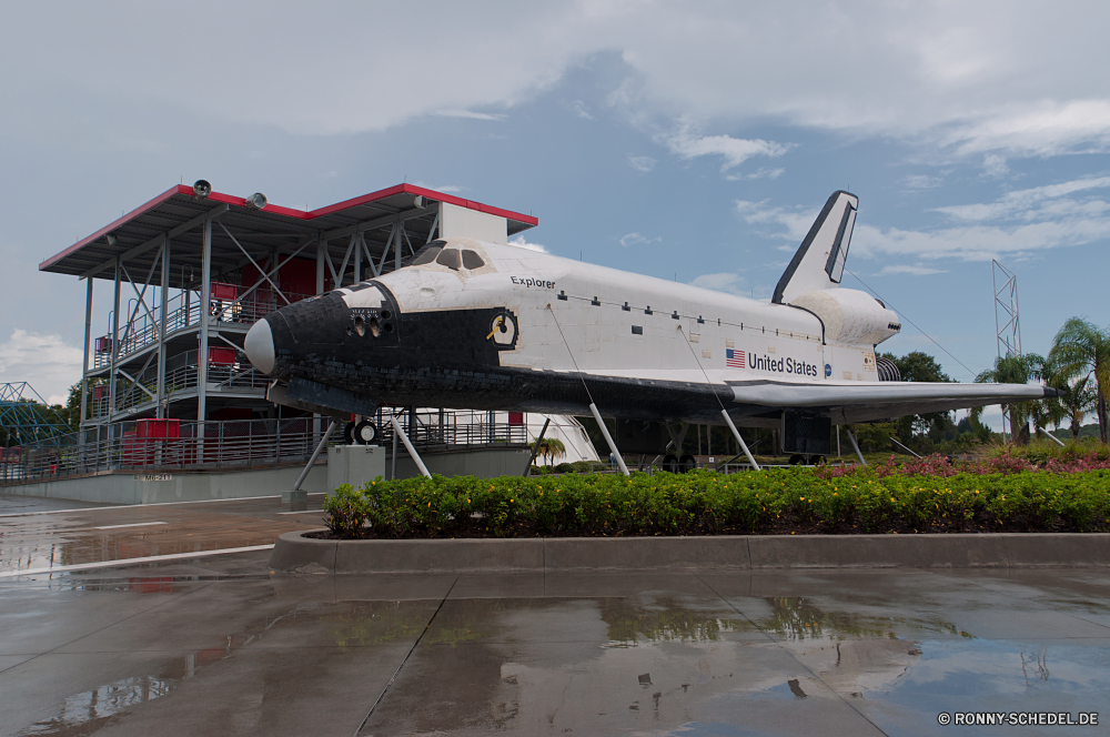 Kennedy Space Center Space shuttle Raumschiff Satellit Handwerk Flugzeug Fahrzeug Flugzeug Flugzeug Flug Jet Luftfahrt Transport Flughafen Verkehr fliegen fliegen Himmel Motor Vermittlung Spule Reisen Luft Verkehrsflugzeug Abreise Landung Flügel Cockpit Start Start-und Landebahn Reise militärische Anreise Passagier Fracht Geschäft Tourismus Flügel Pilot Turbine Asphalt Fluggesellschaft Propeller Urlaub Zahnrad Geschwindigkeit Wolken Krieg Schwanz Technologie Land geparkt Kämpfer Motoren Private aus Metall Boden Reise Unternehmen Luxus kommerzielle schnell Flugplatz Abziehen Wolke Urlaub macht Rumpf moderne alt Nase Sicherheit Tourist space shuttle spacecraft satellite craft airplane vehicle plane aircraft flight jet aviation transportation airport transport flying fly sky engine conveyance bobbin travel air airliner departure landing wing cockpit takeoff runway trip military arrival passenger cargo business tourism wings pilot turbine tarmac airline propeller vacation gear speed clouds war tail technology land parked fighter engines private off metal ground journey corporate luxury commercial fast airfield take off cloud holiday power fuselage modern old nose safety tourist