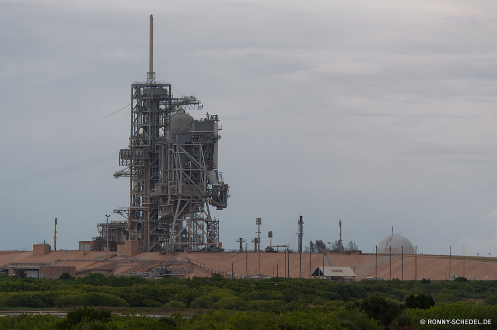 Kennedy Space Center Antenne Industrie Ausrüstung Turm macht Industrielle Energie Bohrplattform Himmel Stahl Rig Bohrgerät Gas Bau Technologie Öl Metall Fabrik Umgebung Pflanze hoch Space shuttle Verstärker Umweltverschmutzung Strom Schornstein Bahnhof Kraftstoffpumpe Raffinerie Kernreaktor Produktion Rohr Satellit Struktur Raumschiff Gebäude Elektronische Geräte Apparat Elektro Erdöl globale Zahnrad Pumpe Architektur chemische Ingenieurwesen Handwerk Kabel Rauch Kran Benzin groß Stadt Luft Arbeit Draht schwere Mast Rohrleitung Mast Benzin Kabel Radio Sonnenuntergang Urban Wolken Geschäft Kommunikation Übertragung Spannung Herstellung Erwärmung Fluss Dampf Umwelt- Website Eisen Generator Bohren Au Luftbild Versorgung elektrische Linie Netzwerk Frame Kontur Prozess Fernsehen Fahrzeug Rohr Wolke Telefon Feld Stapel Landschaft Krane Dämpfe Volt Anlage Turbine Rohre Plattform Herstellung aktuelle Pole Position moderne Hafen Engineer Dämmerung antenna industry equipment tower power industrial energy drilling platform sky steel rig drill rig gas construction technology oil metal factory environment plant high space shuttle amplifier pollution electricity chimney station fuel refinery nuclear reactor production pipe satellite structure spacecraft building electronic equipment apparatus electric petroleum global gear pump architecture chemical engineering craft cable smoke crane gasoline tall city air work wire heavy pylon pipeline mast petrol cables radio sunset urban clouds business communication transmission voltage manufacturing warming river steam environmental site iron generator drilling smog aerial supply electrical line network frame silhouette process television vehicle tube cloud telephone field stack landscape cranes fumes volts facility turbine pipes platform manufacture current pole modern port engineer dusk