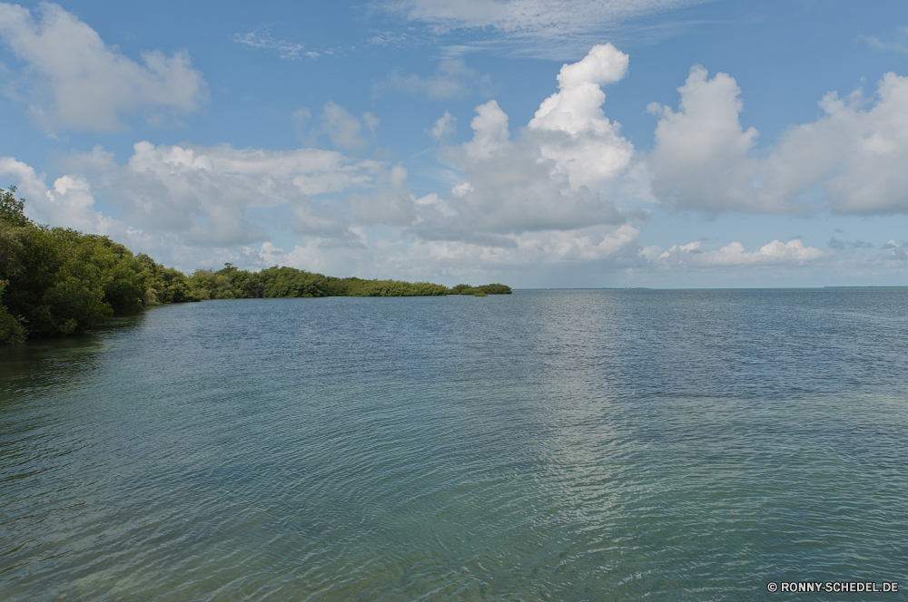 Florida Keys am See Ufer Wasser Küstenlinie Landschaft See Himmel Ozean Meer Insel Wald Küste Berg Strand Reisen Baum Tourismus landschaftlich Sommer Wolken Fels Fluss Wolke Küste Sonne im freien Bucht Hügel Bäume im freien Sandbank Barrier Urlaub sonnig Berge ruhige Stein Sand Szenerie Tropischer Park Szene Urlaub Körper des Wassers Bar Reflexion Sonnenuntergang Sonnenlicht Paradies Boot geologische formation Horizont Grat klar Palm Resort Welle Kap friedliche Becken seelandschaft natürliche am Meer Farbe Gras Entspannung natürliche Höhe Umgebung Pflanze idyllische Felsen Wellen Tag nationalen Teich Urlaub Holz Ruhe Tourist Entwicklung des ländlichen Türkis außerhalb niemand natürliche depression exotische Klippe Lagune felsigen Reiseziele Hölzer gelassene Frieden Landschaft Wahrzeichen lakeside shore water shoreline landscape lake sky ocean sea island forest coast mountain beach travel tree tourism scenic summer clouds rock river cloud coastline sun outdoors bay hill trees outdoor sandbar barrier vacation sunny mountains tranquil stone sand scenery tropical park scene holiday body of water bar reflection sunset sunlight paradise boat geological formation horizon ridge clear palm resort wave cape peaceful basin seascape natural seaside color grass relaxation natural elevation environment plant idyllic rocks waves day national pond vacations wood calm tourist rural turquoise outside nobody natural depression exotic cliff lagoon rocky destinations woods serene peace countryside landmark