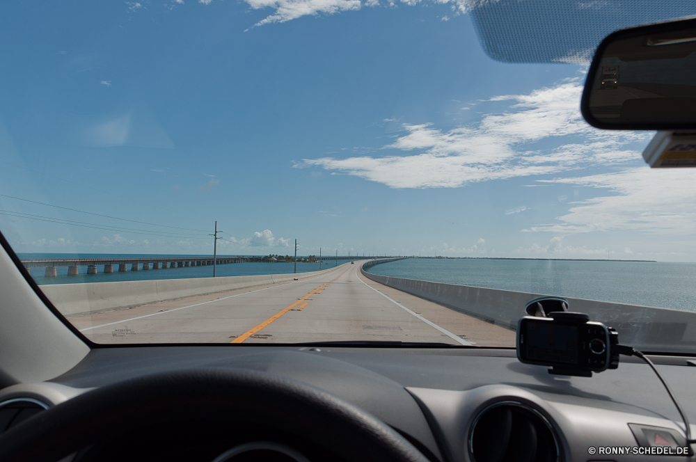 Florida Keys Flügel Tragfläche Gerät Himmel Jet Reisen Straße Transport Flugzeug Landschaft Wolken Autobahn Auto Verkehr Geschwindigkeit Wolke Laufwerk Flugzeug Horizont Asphalt Sand Urlaub Reise Verkehrsflugzeug Flug Flugzeug Verkehr Flughafen Tourismus im freien Sonnenuntergang Reise fliegen Luft Sommer im freien fahren Motor Berg Land hoch Straße Fahrzeug Sonne Wüste landschaftlich Bewegung Spur Strecke Auto schnell Berge Luftfahrt Szenerie Luftbild Schnellstraße Auto Ziel Land Ozean Art und Weise fliegen Bewegung Hügel Meer macht Erde ruhige Autobahn Sonnenlicht Wasser Rad Kurve sonnig Landschaften Wolkengebilde Verschieben Linie Perspektive bewölkt horizontale Wetter Licht Gras Boden leere Strand Flügel Pfad Sonnenaufgang Weichzeichnen Stadt Umgebung Düne Landschaft Geschäft Tag Entwicklung des ländlichen wing airfoil device sky jet travel road transportation airplane landscape clouds highway car transport speed cloud drive aircraft horizon asphalt sand vacation trip airliner flight plane traffic airport tourism outdoors sunset journey fly air summer outdoor driving engine mountain country high street vehicle sun desert scenic motion lane route automobile fast mountains aviation scenery aerial expressway auto destination land ocean way flying movement hill sea power earth tranquil freeway sunlight water wheel curve sunny scenics cloudscape moving line perspective cloudy horizontal weather light grass soil empty beach wings path sunrise blur town environment dune countryside business day rural