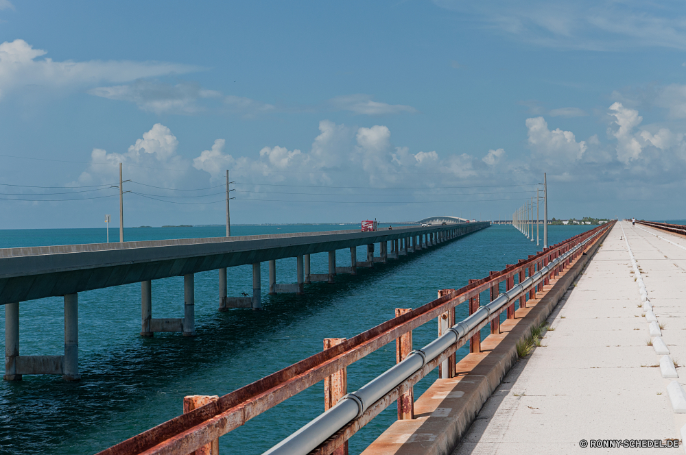 Florida Keys Anlegestelle Unterstützung Gerät Wasser Meer Ozean Strand Himmel Reisen Brücke Landschaft Küste Insel Urlaub landschaftlich Sand Tourismus Boot Fluss Sommer Tropischer Wolken Bucht Urlaub Ufer Paradies Küste Wolke Dock Entspannen Sie sich Architektur Kai Horizont seelandschaft aus Holz Sonne ruhige Entspannung Holz idyllische Tourist Angeln Stadt See Wellenbrecher Sonnenuntergang Türkis im freien Welle Bootssteg Baum Hafen England Szene Resort Freizeit Barrier Gebäude am Wasser Wahrzeichen klar Pazifik Hafen Skyline Stadtansicht 'Nabend im freien am Meer Tag Lagune Wendekreis Panorama Schiff Struktur Reise Palm Ziel Park Ruhe exotische Straße Erholung An Urban pier support device water sea ocean beach sky travel bridge landscape coast island vacation scenic sand tourism boat river summer tropical clouds bay holiday shore paradise coastline cloud dock relax architecture wharf horizon seascape wooden sun tranquil relaxation wood idyllic tourist fishing city lake breakwater sunset turquoise outdoor wave jetty tree port england scene resort leisure barrier building waterfront landmark clear pacific harbor skyline cityscape evening outdoors seaside day lagoon tropic panoramic ship structure trip palm destination park calm exotic road recreation to urban