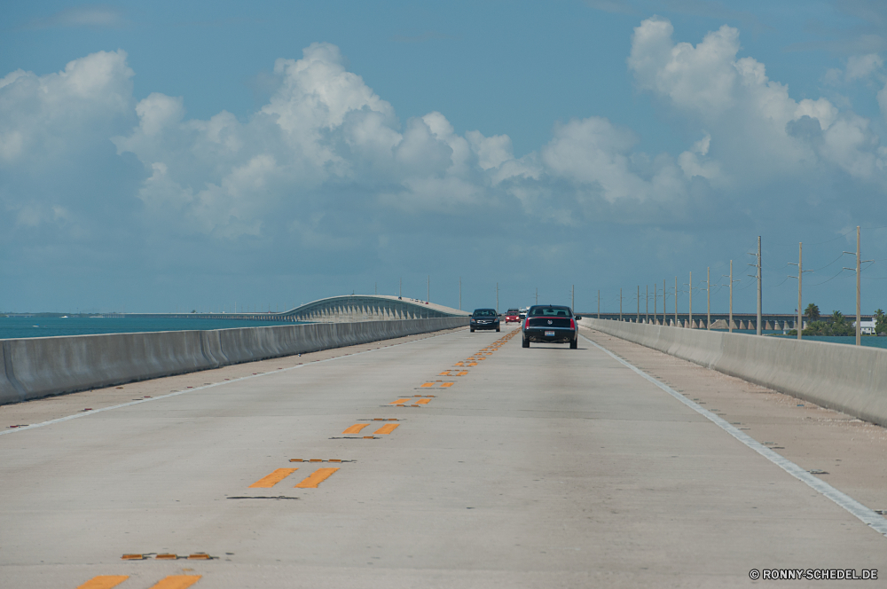 Florida Keys Schnellstraße Straße Himmel Landschaft Autobahn Reisen Wellenbrecher Wolken Barrier Reise Asphalt Entwicklung des ländlichen Horizont Reise Wolke Meer Strand Sommer Sand Reling Transport Obstruktion Strecke Land landschaftlich Ozean Wasser Szenerie Linie Art und Weise Laufwerk Wüste Landschaft leere Berg Autobahn fahren Verkehr im freien Gras Perspektive Auto Straße Geschwindigkeit Struktur Feld bewölkt Szene Richtung Park Baum gerade Küste Urlaub Verkehr Ufer Land Wetter Umgebung Spur Bewegung lange Tourismus im freien Asphalt An Auto Wolkengebilde niemand Hügel Küstenlinie Berge Stadt Bäume voran Wald Fels Hügel Einsamkeit Verschieben Insel Freiheit Fluss Tag expressway road sky landscape highway travel breakwater clouds barrier journey asphalt rural horizon trip cloud sea beach summer sand railing transportation obstruction route country scenic ocean water scenery line way drive desert countryside empty mountain freeway driving transport outdoor grass perspective car street speed structure field cloudy scene direction park tree straight coast vacation traffic shore land weather environment lane motion long tourism outdoors tarmac to auto cloudscape nobody hill shoreline mountains city trees ahead forest rock hills solitude moving island freedom river day