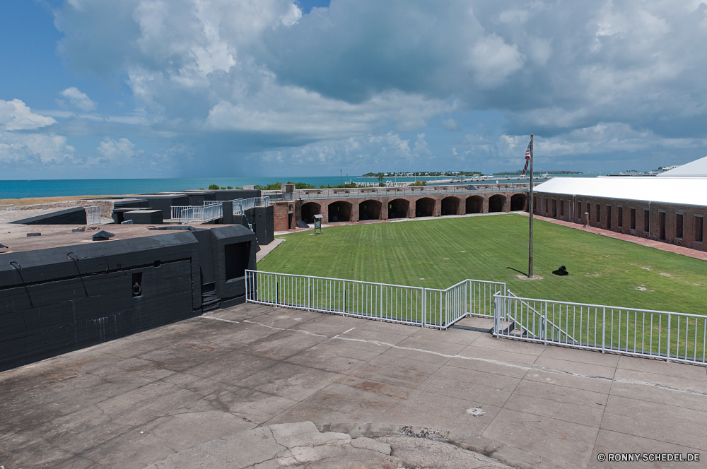 Florida Keys Struktur Dam Himmel Anlegestelle Barrier Wasser Landschaft Reisen Mauer Meer Wolken Strand Terrasse Unterstützung Reling Obstruktion Sommer Brücke Ozean landschaftlich Sand Küste Gerät Bereich Urlaub Tourismus Straße Gras Wolke Architektur Fluss Park Gebäude Insel Landschaft Szenerie Horizont Entwicklung des ländlichen Land Küste Tropischer Tourist Stadt im freien Bucht Szene Urlaub Stadt Land Berg England Ufer Hügel See im freien Urban Autobahn sonnig seelandschaft Urlaub Baum bewölkt Boot Wellen historischen Sonne Fußball-Stadion Landschaften Garten Reise Berge lange Sonnenuntergang An structure dam sky pier barrier water landscape travel wall sea clouds beach patio support railing obstruction summer bridge ocean scenic sand coast device area vacation tourism road grass cloud architecture river park building island countryside scenery horizon rural country coastline tropical tourist city outdoor bay scene holiday town land mountain england shore hill lake outdoors urban highway sunny seascape vacations tree cloudy boat waves historic sun football stadium scenics garden journey mountains long sunset to