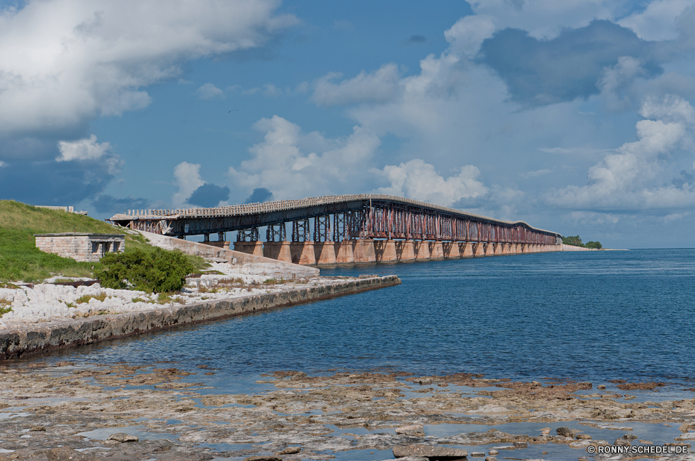 Florida Keys Anlegestelle Unterstützung Gerät Meer Wasser Ozean Strand Küste Himmel Landschaft Urlaub Sand Wolke Reisen Küste Wolken Sommer Insel landschaftlich Sonne Ufer Tourismus Wellen Brücke Fels Berg Urlaub Baum See sonnig ruhige Szene Welle Surf Szenerie Tropischer Horizont seelandschaft Sonnenuntergang Felsen Entspannen Sie sich Struktur Sonnenlicht bewölkt Reflexion Küstenlinie Wetter Fluss Paradies Hügel Tag Entspannung am Meer Bucht im freien Stein Bogenbrücke aus Stahl idyllische Urlaub Sonnenschein Palm Resort Berge Pazifik Wald Ruhe Stadt Inseln felsigen Wellenbrecher Sonnenaufgang im freien Boot Tourist Erholung klar Gezeiten Meeresküste Wendekreis Süden friedliche Wahrzeichen pier support device sea water ocean beach coast sky landscape vacation sand cloud travel coastline clouds summer island scenic sun shore tourism waves bridge rock mountain holiday tree lake sunny tranquil scene wave surf scenery tropical horizon seascape sunset rocks relax structure sunlight cloudy reflection shoreline weather river paradise hill day relaxation seaside bay outdoors stone steel arch bridge idyllic vacations sunshine palm resort mountains pacific forest calm city islands rocky breakwater sunrise outdoor boat tourist recreation clear tide seashore tropic south peaceful landmark