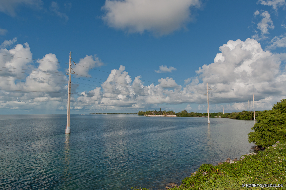 Florida Keys Ufer am See Himmel Wasser Landschaft Meer See Reisen Fluss Ozean Wolken Sonne Wolke Tourismus Baum Küste am Wasser Wellenbrecher Strand Insel Sommer Küstenlinie Sonnenuntergang Bucht Barrier Reflexion Urlaub Sand Stadt Horizont landschaftlich Wald Tourist Atmosphäre Bäume Anlegestelle Boot Tropischer Obstruktion Szenerie Schiff Ruhe im freien Berg im freien Küste Urlaub Brücke Panorama Fels Gebäude Körper des Wassers Architektur Struktur Paradies Becken Hafen sonnig Farbe idyllische Tag am Meer Palm 'Nabend Stein friedliche Kanal alt ruhige Wahrzeichen Herbst klar Hafen Szene Welle Sonnenaufgang Entspannen Sie sich Entspannung natürliche depression Park Turm Licht Sonnenlicht Jacht Gras Boote Hügel Ziel Wellen geologische formation natürliche Marina Straße Geschichte Entwicklung des ländlichen niemand shore lakeside sky water landscape sea lake travel river ocean clouds sun cloud tourism tree coast waterfront breakwater beach island summer shoreline sunset bay barrier reflection vacation sand city horizon scenic forest tourist atmosphere trees pier boat tropical obstruction scenery ship calm outdoors mountain outdoor coastline holiday bridge panorama rock building body of water architecture structure paradise basin harbor sunny color idyllic day seaside palm evening stone peaceful channel old tranquil landmark autumn clear port scene wave sunrise relax relaxation natural depression park tower light sunlight yacht grass boats hill destination waves geological formation natural marina road history rural nobody