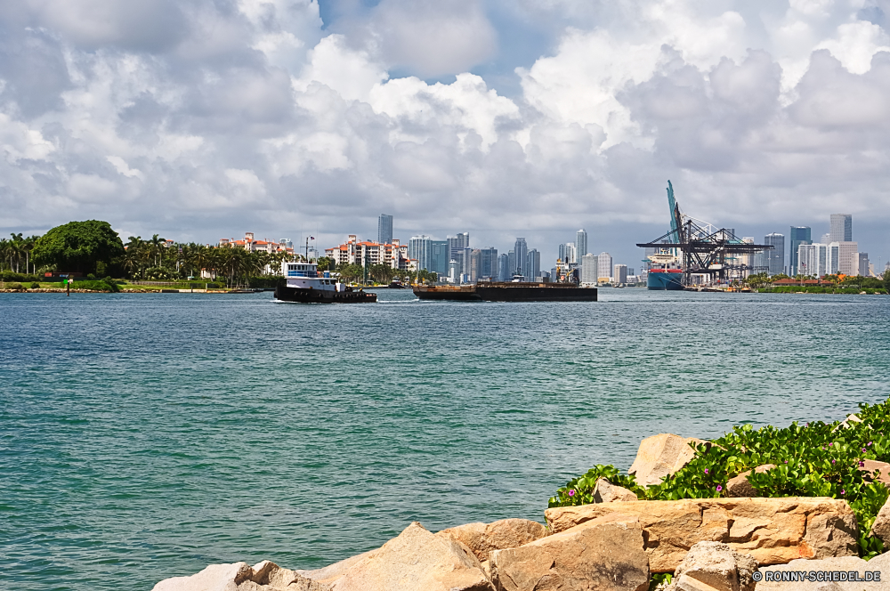 Miami Beach Schiff Frachtschiff Containerschiff Schiff Versand Wasser Meer Boot Stadt Ozean Reisen Himmel Fluss Tourismus Hafen Stadt Handwerk Gebäude Öltanker Tourist Architektur Küste am Wasser Hafen Insel Bucht Anlegestelle Wahrzeichen Stadtansicht Boote Vermittlung Verkehr berühmte Urban Brücke Gebäude Strand Transport Landschaft Skyline Nautik Wolkenkratzer Urlaub Küste Sommer Ufer alt Wolken Haus Panorama sonnig See Turm Segeln Dock Segel Sonne Fels Industrie Platz Kirche Küstenlinie historischen Reflexion Marina Kai Kran Welle Wolke Wellenbrecher Geschichte Berg landschaftlich Tag Jacht Kreuzfahrt Fracht moderne Angeln Barrier Industrielle Sonnenuntergang Urlaub ship cargo ship container ship vessel shipping water sea boat city ocean travel sky river tourism harbor town craft building oil tanker tourist architecture coast waterfront port island bay pier landmark cityscape boats conveyance transport famous urban bridge buildings beach transportation landscape skyline nautical skyscraper vacation coastline summer shore old clouds house panorama sunny lake tower sailing dock sail sun rock industry place church shoreline historic reflection marina quay crane wave cloud breakwater history mountain scenic day yacht cruise cargo modern fishing barrier industrial sunset holiday