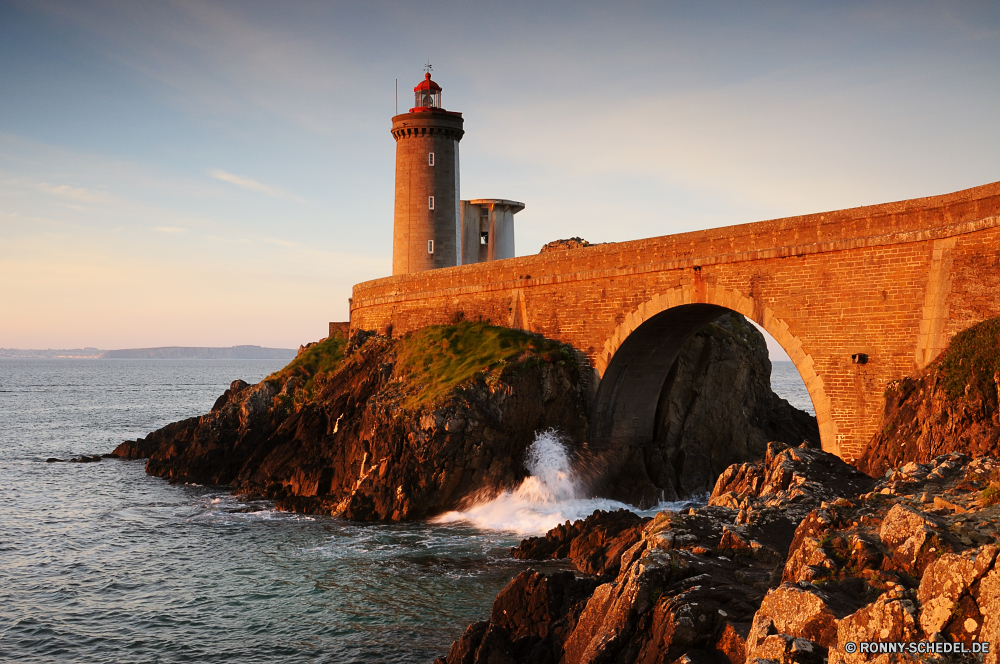 Bretagne Leuchtfeuer Turm Struktur Leuchtturm Meer Küste Ozean Wasser Reisen Himmel Licht Gebäude Tourismus Landschaft Architektur Küste Insel Haus Wahrzeichen Ufer Fels Strand Stadt Urlaub landschaftlich historischen Felsen Navigation Wellen Küste Tourist Bucht Klippe Warnung alt Wolken Sommer Welle Hafen Urlaub am Meer Sonnenuntergang Attraktion Schiff Brücke berühmte Stadt Wolke Sicherheit Pazifik Kirche Nautik Szene Ziel Boot Stein Horizont Nacht Hafen Urban Dämmerung Tag Szenerie Maritime Anleitung Surf sonnig Süden bewölkt 'Nabend Fluss Sand St seelandschaft zeigen Kopf Fenster Gefahr ruhige beacon tower structure lighthouse sea coast ocean water travel sky light building tourism landscape architecture coastline island house landmark shore rock beach city vacation scenic historic rocks navigation waves coastal tourist bay cliff warning old clouds summer wave harbor holiday seaside sunset attraction ship bridge famous town cloud safety pacific church nautical scene destination boat stone horizon night port urban dusk day scenery maritime guide surf sunny south cloudy evening river sand st seascape point head window danger tranquil