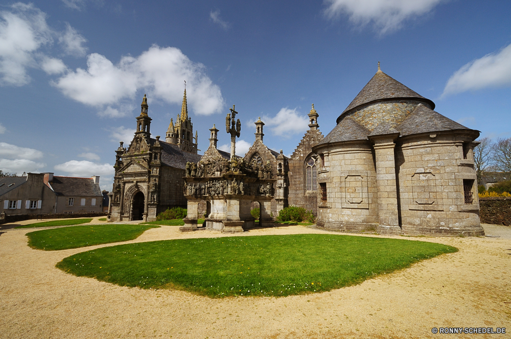 Bretagne Palast Kloster Gebäude Architektur Kirche Kathedrale Schloss religiöse Residenz Residenz Religion Geschichte alt Turm Tourismus Reisen Wahrzeichen Haus mittelalterliche historischen Antike historische Denkmal Himmel Tempel berühmte Stein Kultur Tourist Kuppel Befestigung Festung Stadt religiöse glauben Landschaft Kreuz Wohnung aussenansicht Fassade Gras Orthodoxe Defensive Struktur Backstein Stadt Mauer Kapelle Dach Sommer Baum Spiritualität Wolken Gottesdienst Struktur Universität Platz Urlaub Ruine Stil St. Hauptstadt Fenster traditionelle Bäume Museum Festung heilig Erbe heilig Attraktion Park nationalen Katholische St Bau Gott Ziel Sonne Urban palace monastery building architecture church cathedral castle religious residence residence religion history old tower tourism travel landmark house medieval historic ancient historical monument sky temple famous stone culture tourist dome fortification fortress city religious faith landscape cross dwelling exterior facade grass orthodox defensive structure brick town wall chapel roof summer tree spirituality clouds worship structure university place vacation ruin style saint capital window traditional trees museum fort sacred heritage holy attraction park national catholic st construction god destination sun urban