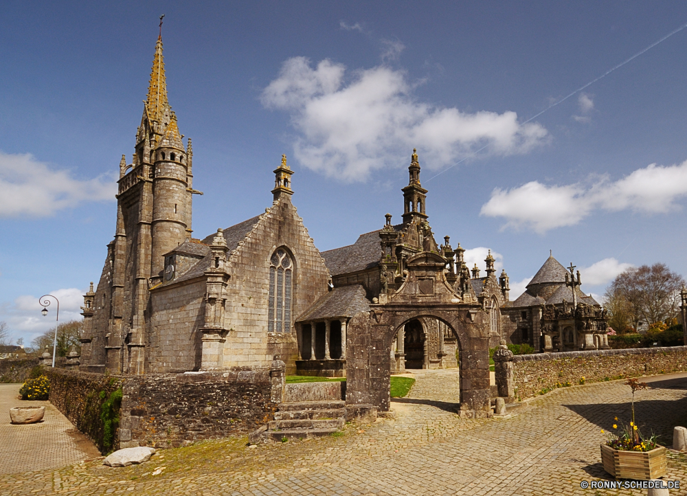 Bretagne Kloster Kathedrale Kirche religiöse Residenz Gebäude Architektur Residenz Religion Palast Haus alt Wahrzeichen Turm Geschichte Reisen Tourismus Denkmal Schloss historischen Festung historische mittelalterliche Stadt Antike Tempel berühmte Himmel Stadt aussenansicht glauben religiöse Stein Wohnung Kuppel Befestigung Tourist Kultur Fassade Katholische St Landschaft Spiritualität Kreuz Defensive Struktur Sommer Orthodoxe St. Dach Gottesdienst Fenster Basilika Katholizismus Kapelle heilig Gras architektonische Gott Platz Jahrhundert Türme Erbe Uhr Ziel Stil Urban monastery cathedral church religious residence building architecture residence religion palace house old landmark tower history travel tourism monument castle historic fortress historical medieval city ancient temple famous sky town exterior faith religious stone dwelling dome fortification tourist culture facade catholic st landscape spirituality cross defensive structure summer orthodox saint roof worship window basilica catholicism chapel sacred grass architectural god place century towers heritage clock destination style urban