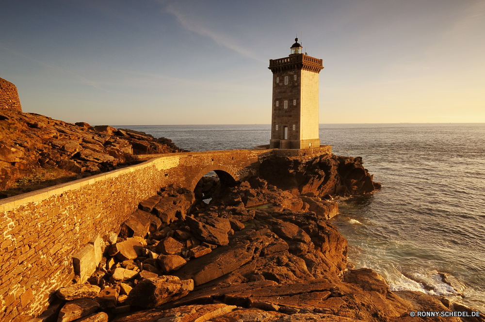 Bretagne Leuchtfeuer Turm Struktur Leuchtturm Meer Küste Ozean Himmel Wasser Licht Insel Reisen Landschaft Strand Ufer Haus Tourismus Urlaub Navigation Gebäude Felsen Wahrzeichen Architektur Küste Küste Sonnenuntergang Fels Bucht Wellen Warnung Sicherheit Nautik Wolken landschaftlich historischen Maritime Schiff Wolke Urlaub Sommer Horizont Pazifik Klippe Sand Dämmerung Boot Stadt Hafen Nacht bewölkt Stein Szenerie seelandschaft alt Szene Tourist am Meer Dämmerung Sonne 'Nabend Sicherheit Signal Norden Süden Sonnenaufgang Ziel berühmte Leuchttürme Wellenbrecher Meeresküste Welle zeigen England Brücke Paradies Gefahr Kap beacon tower structure lighthouse sea coast ocean sky water light island travel landscape beach shore house tourism vacation navigation building rocks landmark architecture coastline coastal sunset rock bay waves warning safety nautical clouds scenic historic maritime ship cloud holiday summer horizon pacific cliff sand dusk boat city harbor night cloudy stone scenery seascape old scene tourist seaside twilight sun evening security signal north south sunrise destination famous lighthouses breakwater seashore wave point england bridge paradise danger cape