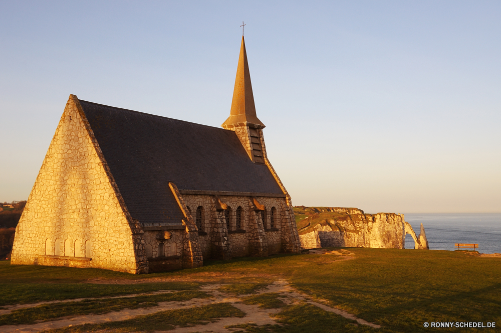 Bretagne Architektur Gebäude Religion Kirche Tempel alt Festung Schloss Turm Antike Reisen Himmel Geschichte Tourismus Stein Struktur Mauer Palast historischen Dach Kathedrale traditionelle Backstein Haus Denkmal Kloster mittelalterliche Wahrzeichen berühmte religiöse Pyramide Gottesdienst Kultur Stadt Schrein Befestigung Landschaft Stadt Baum Pagode glauben historische aussenansicht Tourist Spiritualität Kapelle Entwicklung des ländlichen Kreuz Szene Wolken Dorf Platz Touristische Land Fliese Bäume Herbst Gebet Erbe Glocke Statue Defensive Struktur Sommer Hövel Berg Orthodoxe Jahrhundert Antik Ruine Katholische Hauptstadt Ort der Anbetung Kuppel Urlaub Landschaft Kunst Gras Nacht aus Holz architecture building religion church temple old fortress castle tower ancient travel sky history tourism stone structure wall palace historic roof cathedral traditional brick house monument monastery medieval landmark famous religious pyramid worship culture city shrine fortification landscape town tree pagoda faith historical exterior tourist spirituality chapel rural cross scene clouds village place touristic country tile trees autumn prayer heritage bell statue defensive structure summer hovel mountain orthodox century antique ruins catholic capital place of worship dome vacation countryside art grass night wooden