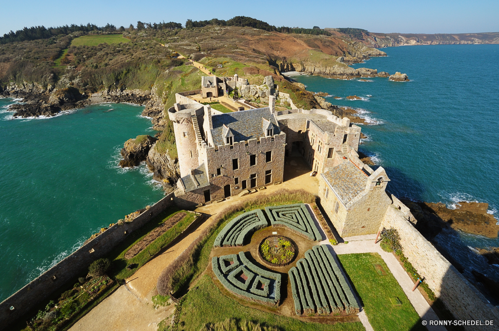 Bretagne Palast Schloss Befestigung Meer Wasser Tourismus Defensive Struktur Architektur Küste Reisen Ozean Stadt Insel Struktur Festung Stadt Gebäude Strand Hafen alt Fels Kirche Urlaub Wahrzeichen Landschaft Tourist Himmel Turm Boot Bucht Küste Urlaub Sommer landschaftlich Geschichte historischen Sand mittelalterliche Szenerie Schiff Stein Fluss Hafen Ziel Festung Sonnenuntergang Ufer Antike Küste Boote Kathedrale historische Sonne berühmte Haus Wolken Hauptstadt Brücke Welle sonnig aussenansicht Klippe Berg am Meer Panorama Stadtansicht Wellen See Szene Tag Attraktion Resort Ruhe Licht Schiff Baum Dorf Gebäude Felsen Straße Urban palace castle fortification sea water tourism defensive structure architecture coast travel ocean city island structure fortress town building beach harbor old rock church vacation landmark landscape tourist sky tower boat bay coastline holiday summer scenic history historic sand medieval scenery ship stone river port destination fort sunset shore ancient coastal boats cathedral historical sun famous house clouds capital bridge wave sunny exterior cliff mountain seaside panorama cityscape waves lake scene day attraction resort calm light vessel tree village buildings rocks street urban