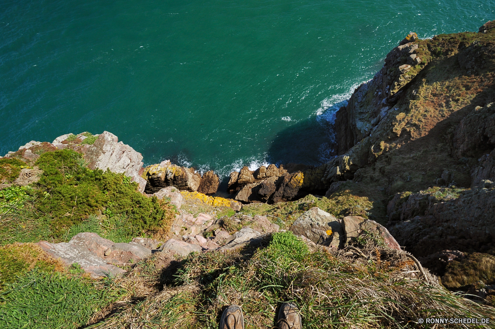 Bretagne Klippe Meer geologische formation Ozean Küste Wasser Landschaft Küste Fels Vorgebirge Strand Kap natürliche Höhe Ufer Reisen Insel Felsen Himmel landschaftlich Berg Sonne Bucht Stein Welle Sommer seelandschaft Szenerie Urlaub Tourismus Küste felsigen Küstenlinie Sand Urlaub Wellen Wolke im freien Baum Barrier friedliche am Meer Wellenbrecher Hügel im freien Wetter Horizont Tag Szene sonnig Licht Wolken See Struktur Gras Klippen Sonnenlicht Tropischer Tourist Sonnenuntergang Pazifik England Steine Süden am See Berge Riff Obstruktion Gezeiten Wald Surf Paradies Saison Urlaub Ruhe ruhige Reflexion Wildnis Türkis Resort Pflanze Turm natürliche Wild Farbe Sturm Panorama Entspannen Sie sich Leuchtfeuer cliff sea geological formation ocean coast water landscape coastline rock promontory beach cape natural elevation shore travel island rocks sky scenic mountain sun bay stone wave summer seascape scenery vacation tourism coastal rocky shoreline sand holiday waves cloud outdoors tree barrier peaceful seaside breakwater hill outdoor weather horizon day scene sunny light clouds lake structure grass cliffs sunlight tropical tourist sunset pacific england stones south lakeside mountains reef obstruction tide forest surf paradise season holidays calm tranquil reflection wilderness turquoise resort plant tower natural wild color storm panorama relax beacon