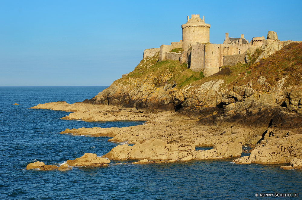 Bretagne Festung Schloss Befestigung Turm Reisen Stein Architektur Tourismus mittelalterliche Palast alt Landschaft historischen Gebäude Himmel Geschichte Wahrzeichen Fels Antike Mauer Festung Meer Denkmal Stadt historische Ruine Defensive Struktur Struktur landschaftlich Wasser Küste Stadt Tourist Berg Strand Ruine Sand Wolken im freien Felsenburg Ozean Hügel berühmte Verteidigung Mitte Panorama Szene Bau Urlaub Wände König Bucht aussenansicht Haus Szenerie Sommer Klippe Gras Königliche Backstein Ziel im freien Zitadelle Jahrhundert außerhalb Dorf architektonische Panorama Küste Wüste Ufer Berge Urlaub Fenster fortress castle fortification tower travel stone architecture tourism medieval palace old landscape historic building sky history landmark rock ancient wall fort sea monument town historical ruins defensive structure structure scenic water coast city tourist mountain beach ruin sand clouds outdoors stronghold ocean hill famous defense middle panorama scene construction holiday walls king bay exterior house scenery summer cliff grass royal brick destination outdoor citadel century outside village architectural panoramic coastline desert shore mountains vacation window