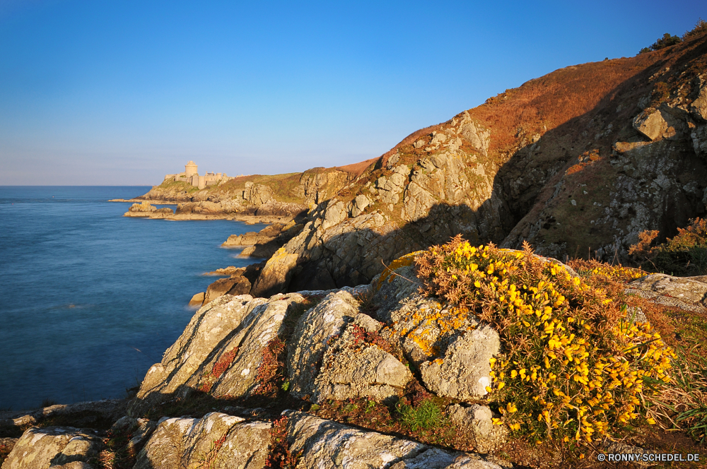 Bretagne Stechginster Strauch Meer Küste Ozean Fels Küste woody plant Landschaft Wasser Strand Klippe Ufer Himmel Reisen Vorgebirge geologische formation vascular plant Stein Insel Sommer natürliche Höhe Felsen Bucht seelandschaft Tourismus Urlaub Welle landschaftlich Sonne Horizont Berg Sand felsigen Kap Urlaub Wellen Küste Tag Sonnenlicht Wolke sonnig Wolken Resort Pflanze Surf Szenerie Klippen friedliche Türkis Entspannen Sie sich im freien am Meer Barrier Baum im freien Tropischer ruhige Szene Ruhe Tourist Paradies Hügel Berge Wellenbrecher Küstenlinie Steine Ziel Süden Farbe Wetter Gezeiten Pazifik Boot See Sonnenuntergang Obstruktion natürliche Reiseziele Saison England idyllische Stadt klar Lagune niemand Struktur Park Umgebung Erholung Gras gorse shrub sea coast ocean rock coastline woody plant landscape water beach cliff shore sky travel promontory geological formation vascular plant stone island summer natural elevation rocks bay seascape tourism vacation wave scenic sun horizon mountain sand rocky cape holiday waves coastal day sunlight cloud sunny clouds resort plant surf scenery cliffs peaceful turquoise relax outdoors seaside barrier tree outdoor tropical tranquil scene calm tourist paradise hill mountains breakwater shoreline stones destination south color weather tide pacific boat lake sunset obstruction natural destinations season england idyllic city clear lagoon nobody structure park environment recreation grass