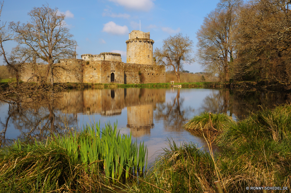 Bretagne Schloss Befestigung Defensive Struktur Palast Struktur Turm Architektur mittelalterliche Festung alt Stein Antike Mauer Gebäude Geschichte historischen Reisen Tourismus Wahrzeichen historische Festung Himmel Landschaft Denkmal Ruine Stadt Stadt Hügel Felsenburg Fels Türme Berg Mitte König Königliche England Backstein berühmte Wolken Verteidigung Ruine Bau Kultur aussenansicht Haus Szenerie Wände Königreich Bäume landschaftlich im freien Ziel Gras Wasser Tourist Kirchenburg Zitadelle Altersgruppen Erbe Krieg Gebäude Wassergraben Fluss Herbst Szene Wolke Brücke Park Entwicklung des ländlichen Burgen Dorf Panorama Panorama Kirche See Schutz Urlaub castle fortification defensive structure palace structure tower architecture medieval fortress old stone ancient wall building history historic travel tourism landmark historical fort sky landscape monument ruin city town hill stronghold rock towers mountain middle king royal england brick famous clouds defense ruins construction culture exterior house scenery walls kingdom trees scenic outdoors destination grass water tourist fortified citadel ages heritage war buildings moat river autumn scene cloud bridge park rural castles village panoramic panorama church lake protection holiday