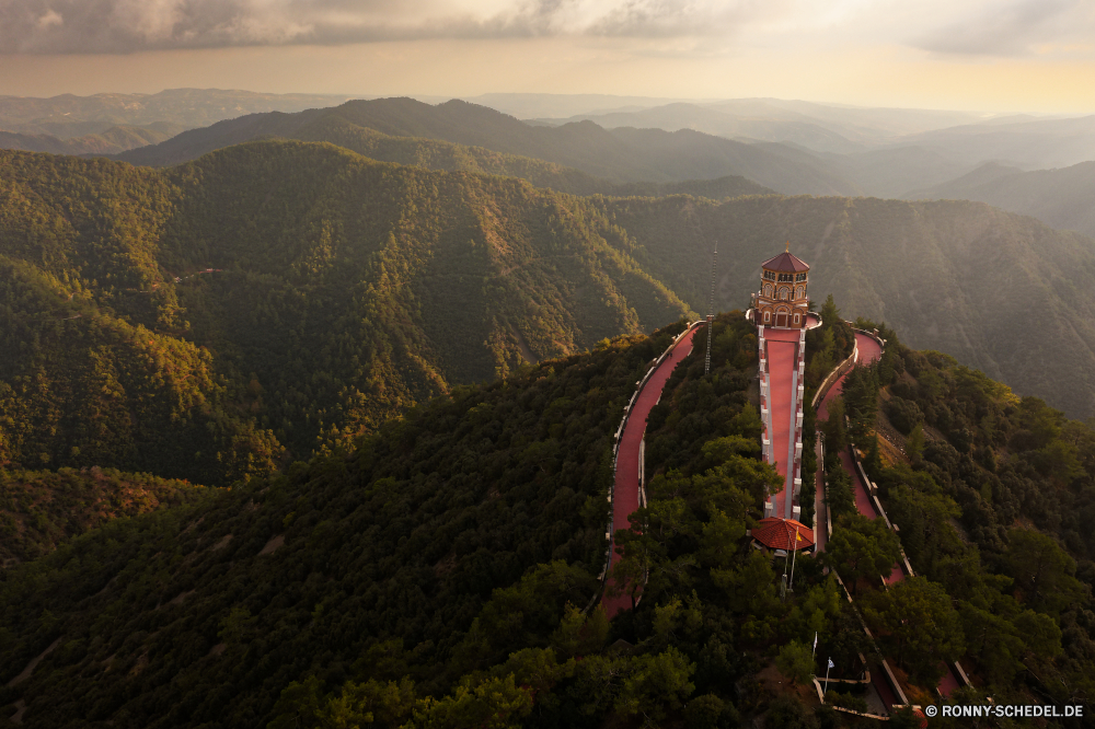  Berg Hochland Landschaft Berge Tal Wildnis Baum Reisen Wald Fluss Himmel Aufstieg Steigung Bereich Fels Park nationalen landschaftlich Wolken Szenerie im freien Klippe Schlucht Tourismus im freien Bäume Wasser Panorama geologische formation Hügel Wandern Vulkan Stein Umgebung Sommer Felsen Wüste Gras Wolke Urlaub Spitze natürliche Höhe Herbst See Insel Schnee Tag Linie Wahrzeichen Hügel Abenteuer sonnig Tourist Südwesten felsigen Sonne Wild Szene Alp Landschaft natürliche fallen Wetter Straße Alpine Geologie Land Frühling friedliche Felge Entwicklung des ländlichen Landschaften Grand Sand Wanderweg Bewuchs Urlaub Orange Ziel Pflanzen Sonnenuntergang Spitzen hoch Wanderung Gelände in der Nähe Pflanze Pfad gelassene Süden Ruhe Horizont Meer mountain highland landscape mountains valley wilderness tree travel forest river sky ascent slope range rock park national scenic clouds scenery outdoors cliff canyon tourism outdoor trees water panorama geological formation hill hiking volcano stone environment summer rocks desert grass cloud vacation peak natural elevation autumn lake island snow day line landmark hills adventure sunny tourist southwest rocky sun wild scene alp countryside natural fall weather road alpine geology land spring peaceful rim rural landscapes grand sand trail vegetation holiday orange destination plants sunset peaks high hike terrain near plant path serene south calm horizon sea