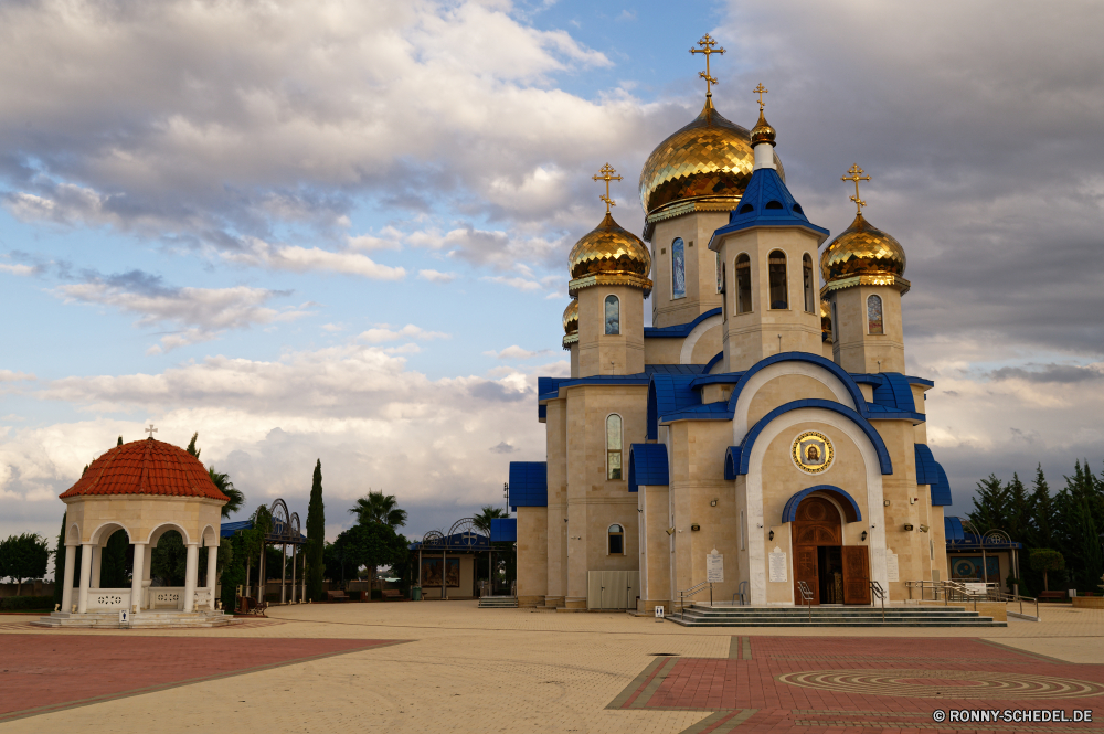  Kloster Kirche Kuppel Gebäude Religion Kathedrale religiöse Residenz Architektur Residenz Orthodoxe Kreuz Geschichte alt Himmel berühmte Haus Tempel Reisen Kultur Moschee Wahrzeichen Dach Tourismus Turm Gold Denkmal glauben Stadt Ort der Anbetung historischen Kuppel Platz Gott historische religiöse aussenansicht heilig St. Wohnung Golden Schutzüberzug traditionelle Hauptstadt Tourist Kapelle Urban Fassade Sommer Antike Bespannung Kuppeln Stadt Tag Platz heilig Katholische St Spiritualität Palast Orthodoxie Retter Spalte Bau Mauer Baum nationalen Gottesdienst Stadtansicht Wolken Stein Struktur Besichtigungen Museum Universität Backstein Kunst 'Nabend Straße Wolke Reiseziele Skulptur Glocke Stil Urlaub monastery church dome building religion cathedral religious residence architecture residence orthodox cross history old sky famous house temple travel culture mosque landmark roof tourism tower gold monument faith city place of worship historic cupola place god historical religious exterior holy saint dwelling golden protective covering traditional capital tourist chapel urban facade summer ancient covering domes town day square sacred catholic st spirituality palace orthodoxy savior column construction wall tree national worship cityscape clouds stone structure sightseeing museum university brick art evening street cloud destinations sculpture bell style vacation