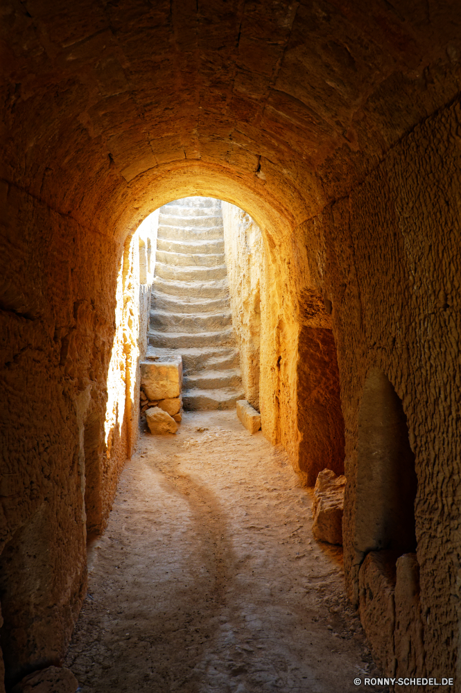  Untergeschoss Zelle Gewölbe Architektur Antike alt Stein Dach Gebäude Geschichte Bogen historische Mauer Schutzüberzug historischen Reisen Tunnel Kirche Religion Wahrzeichen Innenraum Bespannung Kultur Bögen Festung Backstein Ruine Tourismus Kathedrale mittelalterliche Tür Korridor Bau dunkel Licht Ruine Antik Tourist Vergangenheit Schloss architektonische Stadt religiöse Denkmal berühmte Innenseite Fenster u-Bahn Eingang heilig Haus Katholische Tor Erbe glauben Gott Steine Fels Spalten Festung Spalte Kunst Tempel Art und Weise Struktur Osten Stock Stadt Jahrgang Palast Roman Mitte Kreuz Website Durchgang Ziel Klassische Kloster Keller Gestaltung Zivilisation Archäologie Kapelle Gottesdienst Kuppel Mysterium Rustikale Holz traditionelle Straße im Alter von Turm aus Holz basement cell vault architecture ancient old stone roof building history arch historical wall protective covering historic travel tunnel church religion landmark interior covering culture arches fortress brick ruins tourism cathedral medieval door corridor construction dark light ruin antique tourist past castle architectural city religious monument famous inside window underground entrance holy house catholic gate heritage faith god stones rock columns fort column art temple way structure east floor town vintage palace roman middle cross site passage destination classic monastery cellar design civilization archeology chapel worship dome mystery rustic wood traditional street aged tower wooden