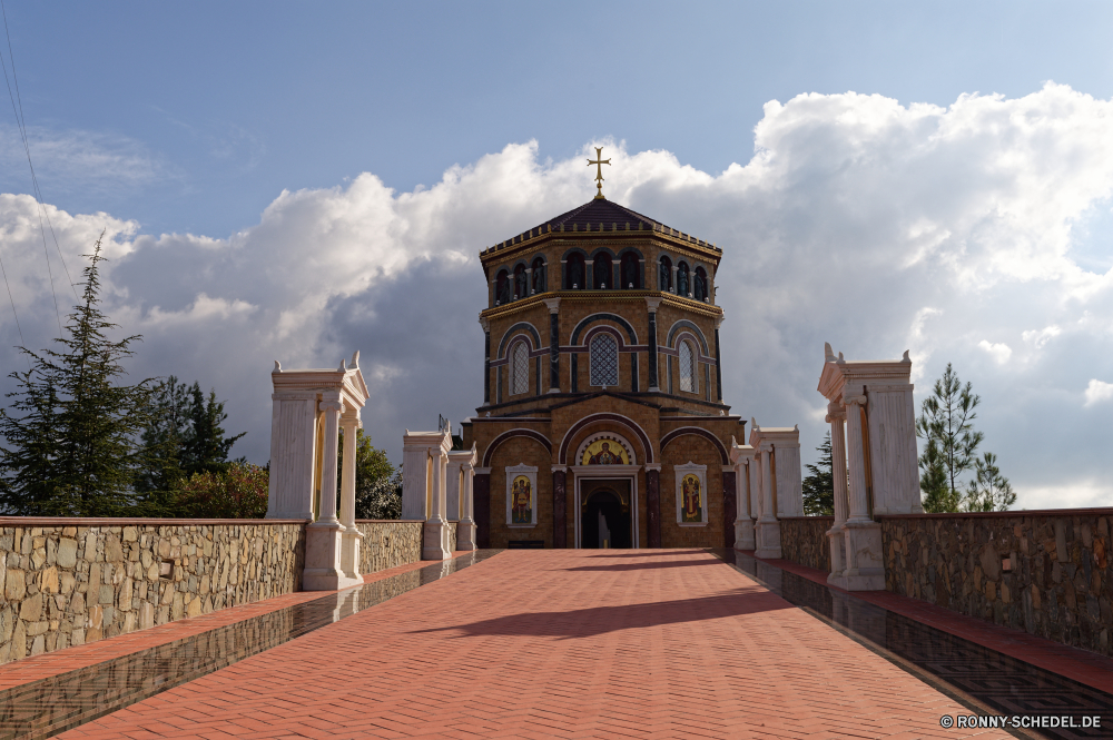  Kathedrale Kuppel Kirche Architektur Religion Gebäude Palast Residenz Tempel Geschichte Orthodoxe alt berühmte Haus Kreuz Stadt Himmel Reisen Tourismus Kultur Dach Wahrzeichen Gold Kloster St. Denkmal Turm Schutzüberzug St glauben Hauptstadt Golden Platz Wohnung aussenansicht historischen Struktur Antike Stadt traditionelle Tourist Gott Fassade religiöse Kuppel Urban heilig Platz Katholische Spiritualität historische Bespannung religiöse Residenz Nacht Retter Universität Museum Basilika barocke Kunst Backstein Szene 'Nabend Straße Stil Sommer Spalte Glocke Tag Bau Mauer Gehäuse heilig Weltanschauung Klassische Stadtansicht nationalen Kapelle beten gebaut Stein Reise Urlaub Licht cathedral dome church architecture religion building palace residence temple history orthodox old famous house cross city sky travel tourism culture roof landmark gold monastery saint monument tower protective covering st faith capital golden place dwelling exterior historic structure ancient town traditional tourist god facade religious cupola urban holy square catholic spirituality historical covering religious residence night savior university museum basilica baroque art brick scene evening street style summer column bell day construction wall housing sacred belief classical cityscape national chapel pray built stone journey vacation light