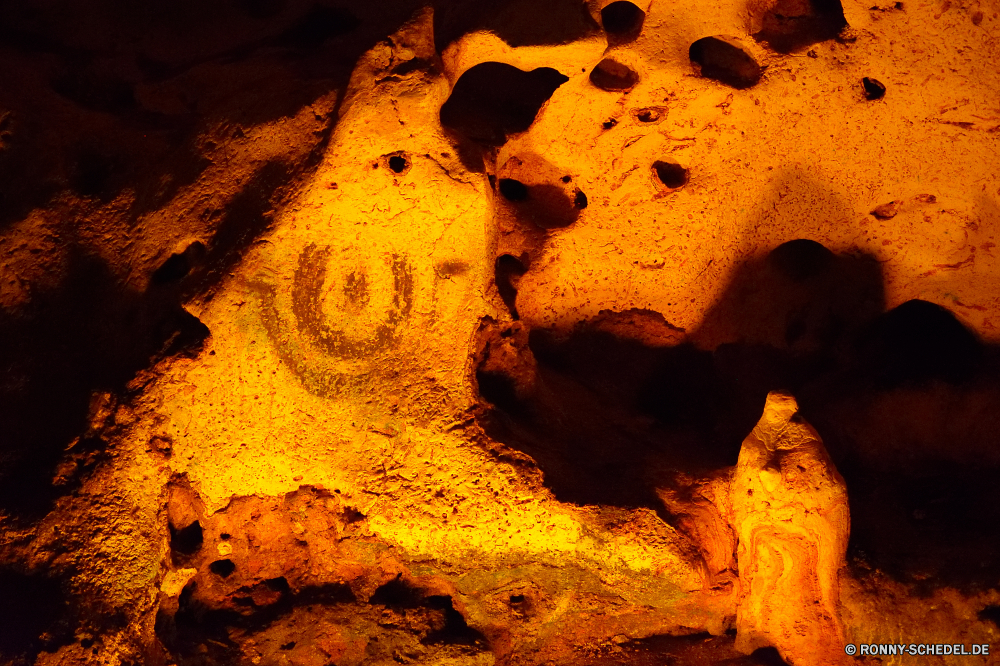 Cueva de las Maravillas Tunnel Durchgang Durchgang Art und Weise Grunge alt Textur Jahrgang im Alter von schmutzig rostige Tapete Mauer Braun Muster Farbe Oberfläche Verwittert Rau Grunge Material texturierte gelb Verfall Erde Gestaltung Antik Kunst Sand Hintergrund Retro Hintergründe Rost Orange Schließen Rustikale Herbst Fels Detail Papier malen Fleck Metall Antike leere bunte befleckt getragen beschädigt Leinwand Karte Stein Kunstwerk fallen Boden Blätter veraltet Grafik natürliche Belaubung dunkel Ozean Atlas chaotisch Frame Ahorn Pflanze Wasser Baum Text künstlerische Blatt getupft Alterung Beton im freien Eisen metallische Welt schwarz Zement Kurkuma Reisen tunnel passageway passage way grunge old texture vintage aged dirty rusty wallpaper wall brown pattern color surface weathered rough grungy material textured yellow decay earth design antique art sand backdrop retro backgrounds rust orange close rustic autumn rock detail paper paint stain metal ancient empty colorful stained worn damaged canvas map stone artwork fall soil leaves obsolete graphic natural foliage dark ocean atlas messy frame maple plant water tree text artistic leaf spotted aging concrete outdoors iron metallic world black cement turmeric travel