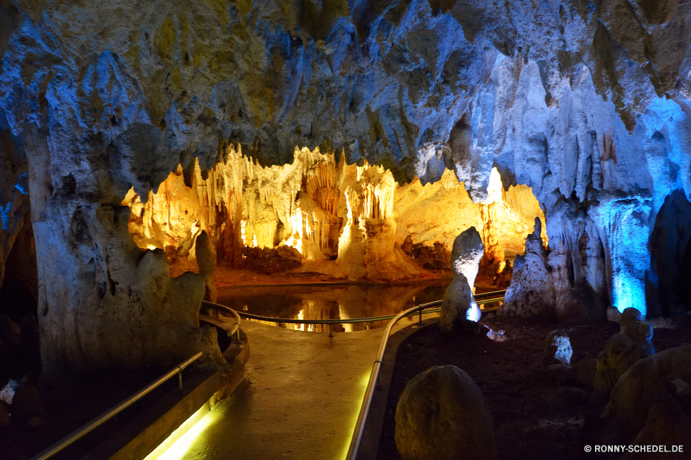 Cueva de las Maravillas Höhle Brunnen geologische formation Landschaft Struktur Reisen Schlucht Fels nationalen Park Berg Tourismus Orange Aushöhlung Stein landschaftlich Baum Himmel Szenerie Sand Berge Wahrzeichen natürliche gelb bunte fallen Licht Tourist im freien Bäume Herbst Wasser Sandstein Geologie dunkel Wüste Tal Wald Szene Nacht Felsen Sonne Gebäude Farbe Wolken Formationen geologische hell Fluss Urlaub Attraktion Sommer See Stadt Sonnenuntergang Schloss Bildung im freien Aussicht Farben Wolke Sonnenaufgang Erde Umgebung Textur Amphitheater Kalkstein Dunkelheit Wanderung Blätter Architektur Palast Antike Hölzer Meer einzigartige Strand berühmte Mönch Ozean Kfz Klippe Hoodoos Südwesten Halle Saison Wandern alt Kiefer zeigen Schlucht Küste Reflexion Küste Geschichte Sonnenlicht Pflanze saisonale cave fountain geological formation landscape structure travel canyon rock national park mountain tourism orange erosion stone scenic tree sky scenery sand mountains landmark natural yellow colorful fall light tourist outdoor trees autumn water sandstone geology dark desert valley forest scene night rocks sun building color clouds formations geological bright river vacation attraction summer lake city sunset castle formation outdoors vista colors cloud sunrise earth environment texture amphitheater limestone darkness hike leaves architecture palace ancient woods sea unique beach famous monk ocean motor vehicle cliff hoodoos southwest hall season hiking old pine point ravine coastline reflection coast history sunlight plant seasonal