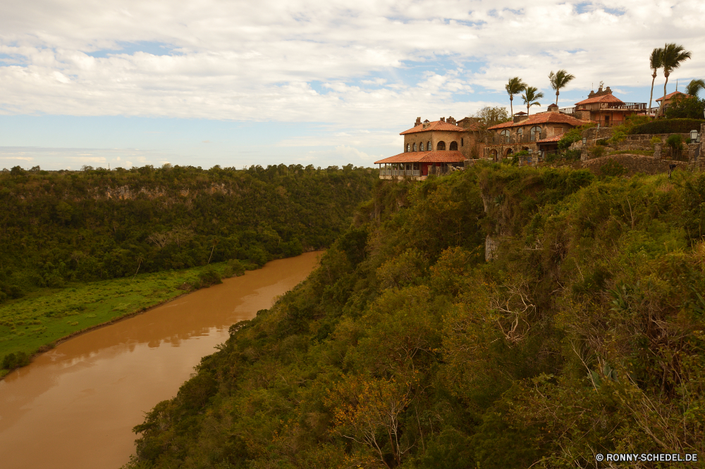 Altos de Chavon Palast Landschaft Kloster Festung Schloss Haus Himmel Gebäude religiöse Residenz Residenz Hügel Berg Reisen Tourismus Baum landschaftlich Szenerie Turm Stein Wald Architektur Wahrzeichen Geschichte Tal Entwicklung des ländlichen historischen Antike Befestigung Fluss Herbst Mauer alt Landschaft Wolken im freien historische berühmte Berge Park Fels Hügel im freien Land fallen mittelalterliche Klippe Panorama Stadt Kirche Feld Bäume Schlucht Tourist Urlaub Pflanze Stadt Wolke nationalen Horizont Bauernhof Wohnung Defensive Struktur Weingut Landwirtschaft Szene Sommer Gras Ringwall Saison Land Orange gelb Dach Südwesten Dorf Landschaften Denkmal bunte Sonnenuntergang Ruine Ackerland Wandern Panorama Felsen Süden Sonnenaufgang Wüste Stechginster friedliche Brücke Braun Religion Häuser Rebe Kultur Bereich Gebäude Tradition Strauch Sonne Farbe Wiese Kuppel Struktur Sand palace landscape monastery fortress castle house sky building religious residence residence hill mountain travel tourism tree scenic scenery tower stone forest architecture landmark history valley rural historic ancient fortification river autumn wall old countryside clouds outdoor historical famous mountains park rock hills outdoors country fall medieval cliff panorama city church field trees canyon tourist vacation plant town cloud national horizon farm dwelling defensive structure vineyard agriculture scene summer grass rampart season land orange yellow roof southwest village scenics monument colorful sunset ruin farmland hiking panoramic rocks south sunrise desert gorse peaceful bridge brown religion houses vine culture area buildings tradition shrub sun color meadow dome structure sand