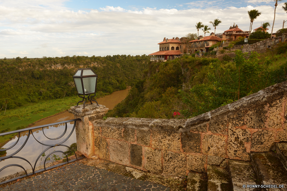 Altos de Chavon Kloster Schloss Architektur Festung Mauer Gebäude religiöse Residenz Antike Reisen Landschaft Haus alt Residenz Geschichte Tourismus Palast historischen Befestigung Wahrzeichen Stadt Stein Ringwall historische Turm Stadt Hügel Kirche landschaftlich Himmel Dorf mittelalterliche Szenerie Fluss Defensive Struktur Land Tourist Dach Berg Religion Backstein Denkmal Berge Häuser Entwicklung des ländlichen Kultur berühmte Landschaft im freien Bäume Erbe Wohnung traditionelle im freien Ruine Brücke Tal religiöse Sommer aussenansicht Wasser Baum Ruine Hügel Fels Panorama Gebäude Ziel Urlaub Wolken Straße Tempel Urlaub Villa Struktur malerische Gras sonnig Felsenburg Typische Antik außerhalb Hauptstadt Urban monastery castle architecture fortress wall building religious residence ancient travel landscape house old residence history tourism palace historic fortification landmark city stone rampart historical tower town hill church scenic sky village medieval scenery river defensive structure country tourist roof mountain religion brick monument mountains houses rural culture famous countryside outdoors trees heritage dwelling traditional outdoor ruin bridge valley religious summer exterior water tree ruins hills rock panorama buildings destination holiday clouds street temple vacation villa structure picturesque grass sunny stronghold typical antique outside capital urban