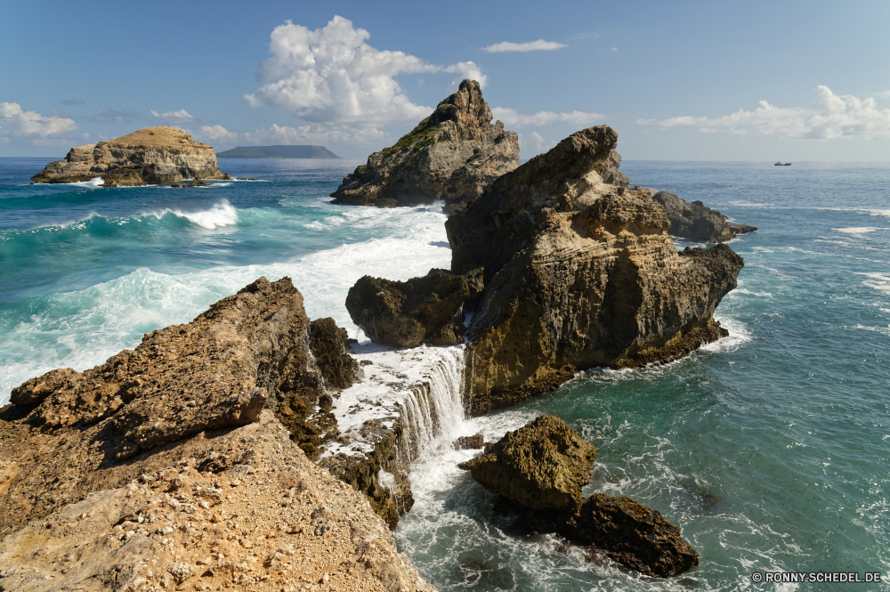 Guadeloupe Ozean Strand Meer Küste Wasser Landschaft Vorgebirge Fels Klippe Küste geologische formation Reisen Ufer natürliche Höhe Himmel Welle Körper des Wassers Urlaub Sand Bucht Insel seelandschaft Stein Sonne Sommer Felsen Wellen Urlaub Tourismus felsigen Szenerie Kap am Meer Horizont landschaftlich Szene sonnig Berg Surf Wolken Türkis Küste Küstenlinie Tropischer Entspannen Sie sich im freien Sonnenlicht Wolke Gezeiten natürliche Resort Paradies Tag klar Süden Hügel im freien Wetter Sonnenuntergang Steine Ziel friedliche ruhige Umgebung Pazifik Sturm Klippen Landschaften idyllische Reise Urlaub Wahrzeichen Reflexion Schiff Baum Wind Urlaub Tourist Licht Inseln Meeresküste Lagune Riff Panorama Schiffswrack ocean beach sea coast water landscape promontory rock cliff coastline geological formation travel shore natural elevation sky wave body of water vacation sand bay island seascape stone sun summer rocks waves holiday tourism rocky scenery cape seaside horizon scenic scene sunny mountain surf clouds turquoise coastal shoreline tropical relax outdoor sunlight cloud tide natural resort paradise day clear south hill outdoors weather sunset stones destination peaceful tranquil environment pacific storm cliffs scenics idyllic journey vacations landmark reflection ship tree wind holidays tourist light islands seashore lagoon reef panorama shipwreck