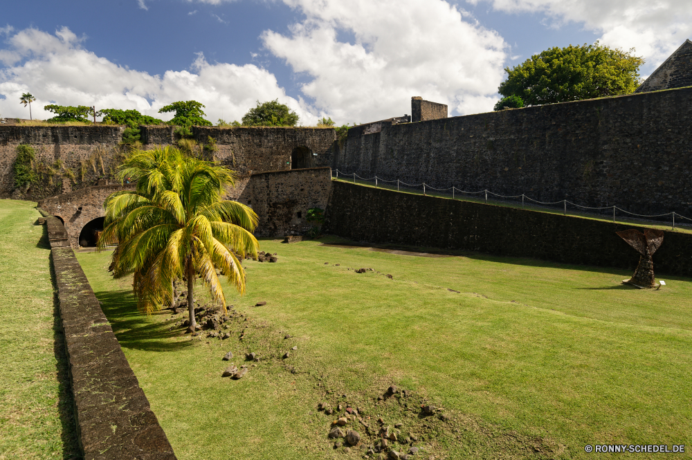 Guadeloupe Ringwall Mauer Schloss Landschaft Himmel Architektur Geschichte Festung Stein Gebäude Gras Antike Turm Tourismus mittelalterliche alt historischen Baum Reisen historische Befestigung Wahrzeichen Hügel Land Landschaft Szenerie Wolken Entwicklung des ländlichen Palast Feld Stadt Sommer Bauernhof Bäume im freien landschaftlich berühmte Wolke Festung Tourist Denkmal Garten Haus Park im freien England Pflanze Pfad Wald Kirche Blume Ruine Berg Tag Königreich Struktur Dorf Zaun Fels sonnig außerhalb Saison Berge aussenansicht Religion Felder Erbe Szene Frühling Tal Panorama Süden Stadt fallen Straße Wiese Fluss Herbst Landwirtschaft Verteidigung malerische Rebe Kultur Gebäude gelb Schutz Wetter Sonnenlicht rampart wall castle landscape sky architecture history fortress stone building grass ancient tower tourism medieval old historic tree travel historical fortification landmark hill country countryside scenery clouds rural palace field city summer farm trees outdoors scenic famous cloud fort tourist monument garden house park outdoor england plant path forest church flower ruin mountain day kingdom structure village fence rock sunny outside season mountains exterior religion fields heritage scene spring valley panorama south town fall road meadow river autumn agriculture defense picturesque vine culture buildings yellow protection weather sunlight