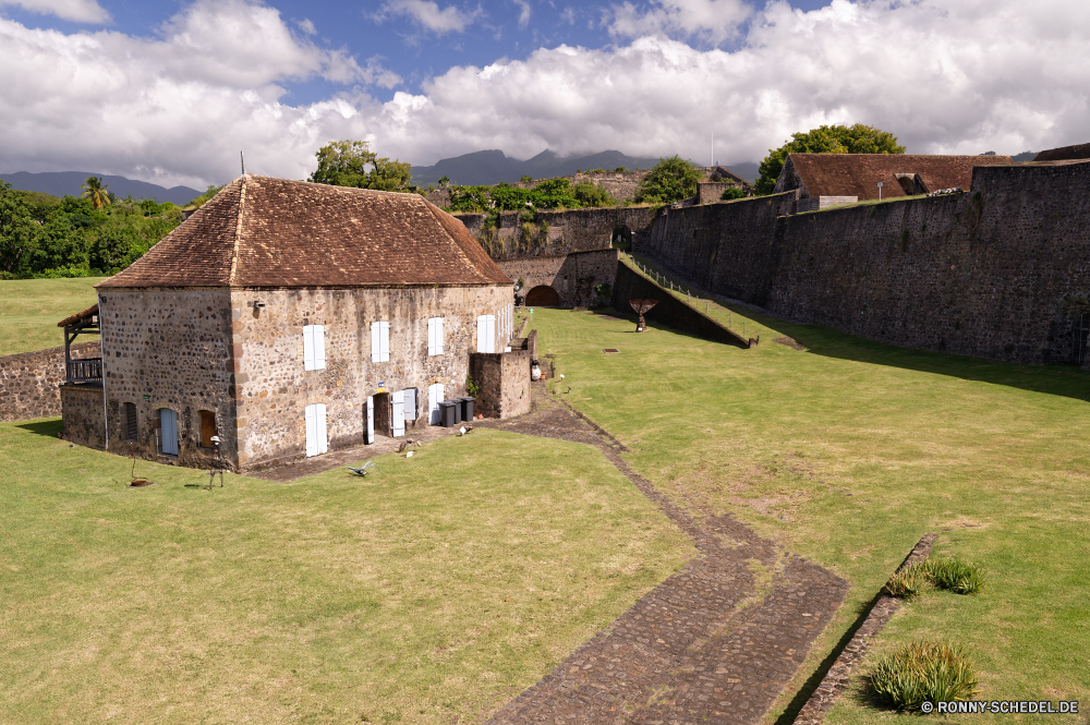 Guadeloupe Stroh Dach Schutzüberzug Haus Bespannung Gebäude Architektur Entwicklung des ländlichen Land Startseite Dorf Landschaft alt Himmel historischen Landschaft Gras Scheune Fliese England Stein Mauer Wolken Ferienhaus Bäume Immobilien Antike Reisen Eigenschaft Geschichte Real Bedachungen Bauernhof Backstein landschaftlich Struktur Häuser Berg Wohn Garten Wirtschaftsgebäude Szenerie Holz Sommer Windows Hügel Schuppen Wohnung aussenansicht Material Wahrzeichen traditionelle aus Holz Hütte im freien Residenz Bau Berge Feld Tourismus Religion Gebäude Rasen Zentrum Kirche Baum Bootshaus Suburban Rustikale Vereinigte Schloss Stadt Nachbarschaft Häuser Wald Immobilien malerische Hügel Zaun Ausrüstung groß Fenster Turm Fluss thatch roof protective covering house covering building architecture rural country home village landscape old sky historic countryside grass barn tile england stone wall clouds cottage trees estate ancient travel property history real roofing farm brick scenic structure houses mountain residential garden farm building scenery wood summer windows hill shed dwelling exterior material landmark traditional wooden hut outdoors residence construction mountains field tourism religion buildings lawn center church tree boathouse suburban rustic united castle town neighborhood homes forest real estate picturesque hills fence equipment great window tower river