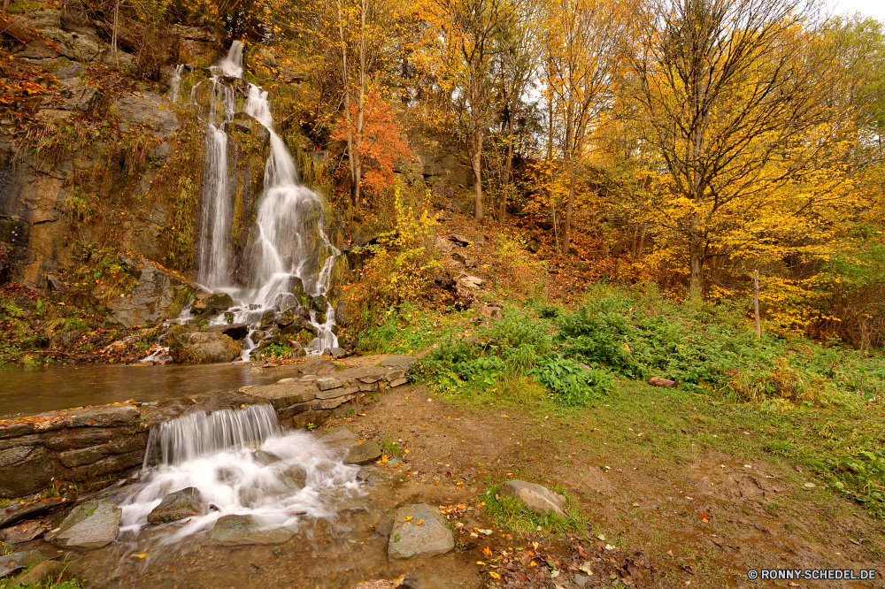 Königshütter Wasserfall Wald Baum Fluss Landschaft Wasserfall Park fallen Wasser Stream Wildnis Herbst Fels Umgebung Bäume Stein Berg im freien im freien Reisen natürliche Belaubung Kaskade Blatt Moos landschaftlich Szenerie Hölzer friedliche Creek Frühling fließende Saison Wild fällt Blätter Sommer Pflanze Strömung Kanal Szene Reinigen Holz Tourismus ruhige woody plant Berge Wandern gelb gelassene Gras Garten bunte fallen Felsen Entwicklung des ländlichen frische Luft Branch Bewegung Brunnen nass Körper des Wassers glatte frisch vascular plant Farbe Landschaft üppige Pfad Ökologie platsch See Frieden rasche Sonnenlicht Farben Struktur Golden Wanderung Himmel entspannende Land Drop nationalen Straße Land Urlaub Wanderweg Birke klar Orange idyllische Geschwindigkeit am Morgen sonnig Schlucht Ruhe Bach Waldland seidige Tag Sonne Fuß Paradies Kiefer Bräutigam Licht Ahorn Erholung Kühl saisonale forest tree river landscape waterfall park fall water stream wilderness autumn rock environment trees stone mountain outdoor outdoors travel natural foliage cascade leaf moss scenic scenery woods peaceful creek spring flowing season wild falls leaves summer plant flow channel scene clean wood tourism tranquil woody plant mountains hiking yellow serene grass garden colorful falling rocks rural freshness branch motion fountain wet body of water smooth fresh vascular plant color countryside lush path ecology splash lake peace rapid sunlight colors structure golden hike sky relaxing land drop national road country vacation trail birch clear orange idyllic speed morning sunny ravine calm brook woodland silky day sun walking paradise pine groom light maple recreation cool seasonal