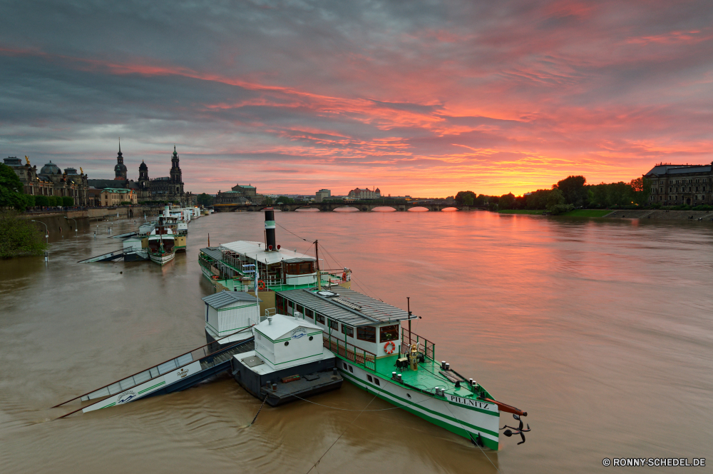 Dresden Terrassenufer Schlepper Boot Marina Schiff Wasser Meer Schiff Hafen Hafen Reisen Dock Boote Transport Ozean Stadt Himmel Verkehr Schiffe Fluss Tourismus Stadt Angeln Küste Urlaub Gebäude Fischer Bucht Sommer Architektur Insel Landschaft am Wasser Ufer Versand Kreuzfahrt Nautik Anlegestelle Maritime Kai Jacht Marine Industrie Strand Dorf Industrielle Tourist Handwerk landschaftlich Küste See berühmte alt Wolken Fracht Fracht Segelboot Ziel Wahrzeichen Kai Berg im freien Haus Erholung Reflexion Segel Urban Urlaub Szenerie vor Anker Häuser Navigation Stadtansicht Reise Hügel Resort Bootssteg Mast Segeln sonnig Handel Fisch Fischerboot tugboat boat marina ship water sea vessel port harbor travel dock boats transportation ocean city sky transport ships river tourism town fishing coast vacation building fisherman bay summer architecture island landscape waterfront shore shipping cruise nautical pier maritime wharf yacht marine industry beach village industrial tourist craft scenic coastline lake famous old clouds freight cargo sailboat destination landmark quay mountain outdoors house recreation reflection sail urban holiday scenery moored houses navigation cityscape trip hill resort jetty mast sailing sunny trade fish fishing boat