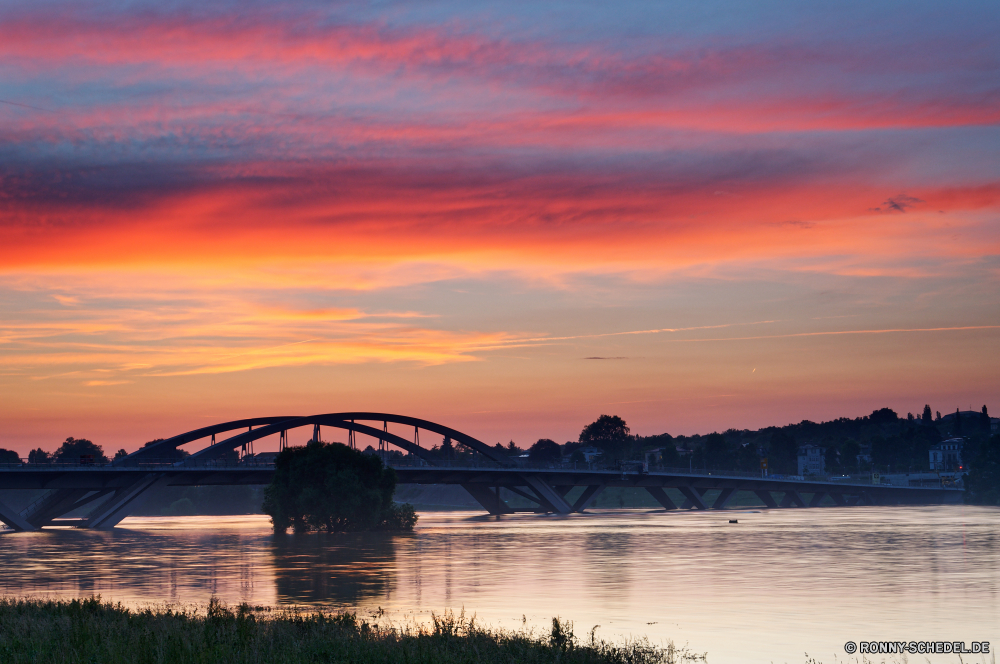 Waldschlößchenbrücke Anlegestelle Sonnenuntergang Strand Unterstützung Himmel Wasser Ozean Sonne Landschaft Bogenbrücke aus Stahl Brücke Meer Wolken Gerät Reflexion Dämmerung Sonnenaufgang Reisen Küste Sommer Struktur Baum See Horizont Wolke Kontur Sand Wellen Orange 'Nabend Szene Küste ruhige Sonnenlicht landschaftlich seelandschaft Fluss Tropischer Dämmerung Bucht Szenerie Farbe Sonnenschein friedliche Landschaften Berge Urlaub Ufer Entspannung im freien Welle Insel Inseln Urlaub Morgenröte Surf welligkeit Urlaub Atmosphäre Ruhe natürliche Umgebung Licht Körper des Wassers gelb Reiseziele bunte hell sonnig Golden Frühling Ozeane Gezeiten im freien Pazifik Kante Wald Wärme Saison am Meer Tourismus Sonnenuntergänge majestätisch horizontale Wetter Nacht Fels Küstenlinie niemand Boot Lichter am Morgen Schatten idyllische Park bewölkt Palm Glühen Hintergründe romantische Gras Entwicklung des ländlichen pier sunset beach support sky water ocean sun landscape steel arch bridge bridge sea clouds device reflection dusk sunrise travel coast summer structure tree lake horizon cloud silhouette sand waves orange evening scene coastline tranquil sunlight scenic seascape river tropical twilight bay scenery color sunshine peaceful scenics mountains vacation shore relaxation outdoors wave island islands holiday dawn surf ripple vacations atmosphere calm natural environment light body of water yellow destinations colorful bright sunny golden spring oceans tide outdoor pacific edge forest heat season seaside tourism sunsets majestic horizontal weather night rock shoreline nobody boat lights morning shadow idyllic park cloudy palm glow backgrounds romantic grass rural