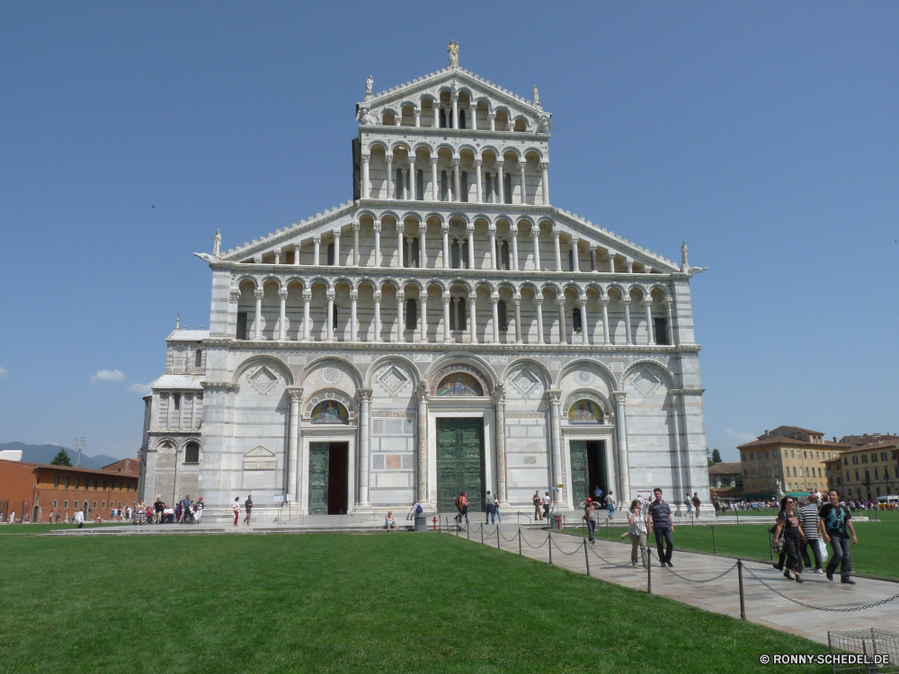 Der schiefe Turm von Pisa Gebäude Architektur Kathedrale Kuppel Wahrzeichen Universität Kirche Fassade Stadt Palast Denkmal Religion Tourismus Geschichte Reisen Himmel historischen Struktur berühmte Hochschule aussenansicht alt Spalte Hauptstadt Turm Kapitol Regierung Haus Schule Residenz Stadt Urban historische Museum Kultur Antike Tourist Tempel Stein Kuppel Gesetz St Büro religiöse Kongress Politik Statue Kunst Bau Klassische Schloss Flag Senat Besichtigungen glauben Zustand Vereinigte Kreuz Platz Basilika Eingang Königliche England Bogen traditionelle Straße Platz Symbol Orthodoxe barocke Sommer Baum Spiritualität Attraktion Wohnung Stadtansicht Kloster Park nationalen Fenster Gras building architecture cathedral dome landmark university church facade city palace monument religion tourism history travel sky historic structure famous college exterior old column capital tower capitol government house school residence town urban historical museum culture ancient tourist temple stone cupola law st office religious congress politics statue art construction classic castle flag senate sightseeing faith state united cross place basilica entrance royal england arch traditional street square symbol orthodox baroque summer tree spirituality attraction dwelling cityscape monastery park national window grass