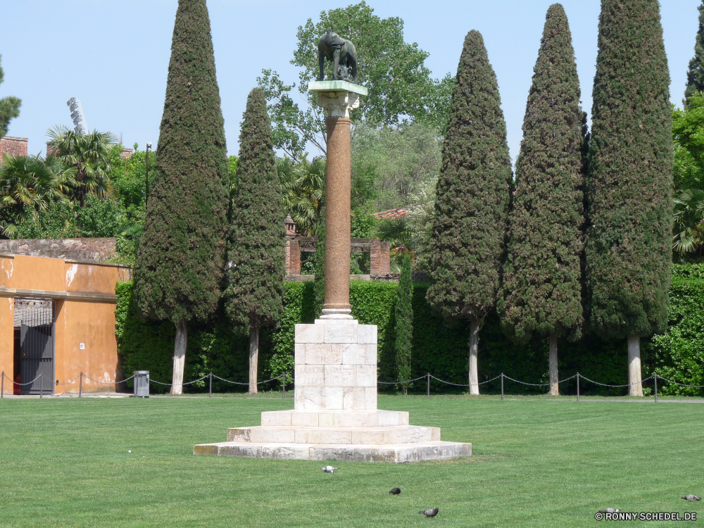 Der schiefe Turm von Pisa Obelisk Spalte Struktur Architektur Antike Denkmal alt Geschichte Stein Religion Tempel Himmel Reisen historischen Wahrzeichen Gebäude Tourismus Ruine Turm historische religiöse Kirche Stadt Kultur Erbe Statue Skulptur Baum Tourist Gottesdienst Gras Ruine Landschaft berühmte Bäume England Platz Bau Wolken Park Schloss glauben im freien Marmor Palast Attraktion im freien Kunst Fels spirituelle Gott Haus traditionelle Landschaft Urlaub Pagode Archäologie heilig Wolke Hauptstadt Gebäude Ziel Osten aussenansicht Sommer Entwicklung des ländlichen Land obelisk column structure architecture ancient monument old history stone religion temple sky travel historic landmark building tourism ruins tower historical religious church city culture heritage statue sculpture tree tourist worship grass ruin landscape famous trees england place construction clouds park castle faith outdoors marble palace attraction outdoor art rock spiritual god house traditional countryside vacation pagoda archeology sacred cloud capital buildings destination east exterior summer rural country