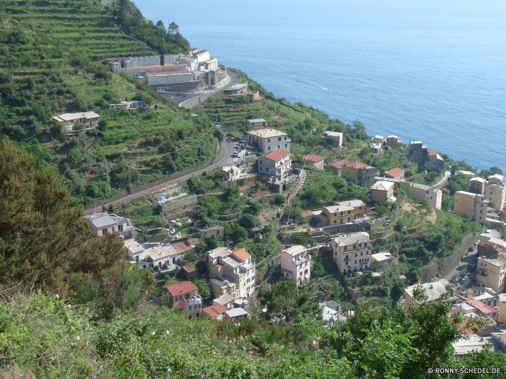 Cinque Terre Schloss Meer geologische formation Stadt Landschaft Vorgebirge Klippe Reisen Befestigung Küste Stadt Kap Panorama Berg Himmel natürliche Höhe Wasser Architektur Festung Defensive Struktur Tourismus Haus Gebäude Berge Sommer Strand Struktur Turm Urlaub landschaftlich Insel Ozean Hügel Kirche Wahrzeichen Palast Luftbild Küste alt Fels Szene Antike im freien Urlaub Bucht Reise Szenerie Horizont Häuser Fluss Bäume Gebäude Ufer Baum Dorf Urban Stadtansicht berühmte Stein Tag Panorama Skyline Tourist Dach Geschichte Hafen Ziel Wolken im freien Tal Landschaften Kultur idyllische Mauer aussenansicht Straße historischen Land hoch Hügel Hochland Hauptstadt Felsen Denkmal Park See Sand castle sea geological formation city landscape promontory cliff travel fortification coast town cape panorama mountain sky natural elevation water architecture fortress defensive structure tourism house building mountains summer beach structure tower vacation scenic island ocean hill church landmark palace aerial coastline old rock scene ancient outdoor holiday bay journey scenery horizon houses river trees buildings shore tree village urban cityscape famous stone day panoramic skyline tourist roof history harbor destination clouds outdoors valley scenics culture idyllic wall exterior street historic country high hills highland capital rocks monument park lake sand