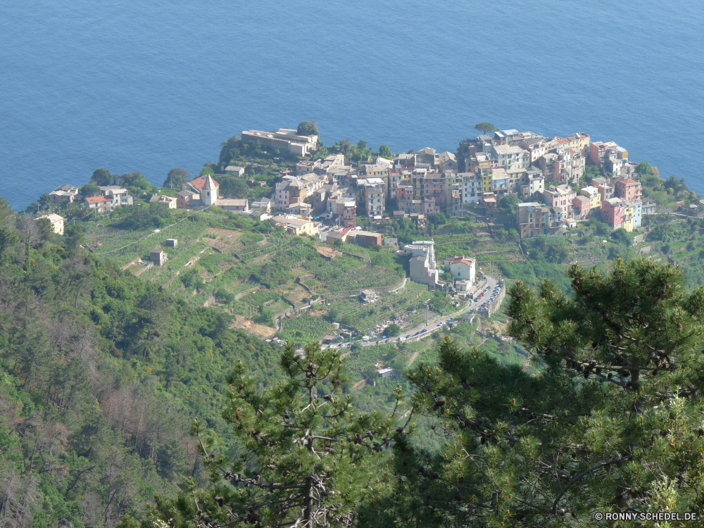 Cinque Terre Berg Landschaft Berge Schloss Klippe Himmel Reisen Bereich geologische formation Hügel Baum Befestigung Fels Dorf Hochland Bäume Tourismus Stein Wald Tal Panorama landschaftlich Stadt Häuser Wolken Wasser Sommer Fluss Szenerie Defensive Struktur Meer im freien Architektur Gebäude Insel im freien Küste natürliche Höhe Alp Felsen Palast Park Antike Tag Straße Luftbild Hügel Urlaub Panorama Wildnis Wolke Gras Gebäude Stadt Struktur Ozean Festung Haus alt sonnig Pflanze Umgebung Wahrzeichen Schlucht Horizont Land Urban Landschaften Stadtansicht Steigung Wüste Turm Mauer Urlaub Sand Szene felsigen Wandern Vorgebirge idyllische Kirche Sonne Tourist woody plant Entwicklung des ländlichen mountain landscape mountains castle cliff sky travel range geological formation hill tree fortification rock village highland trees tourism stone forest valley panorama scenic city houses clouds water summer river scenery defensive structure sea outdoor architecture buildings island outdoors coast natural elevation alp rocks palace park ancient day road aerial hills vacation panoramic wilderness cloud grass building town structure ocean fortress house old sunny plant environment landmark canyon horizon country urban scenics cityscape slope desert tower wall holiday sand scene rocky hiking promontory idyllic church sun tourist woody plant rural