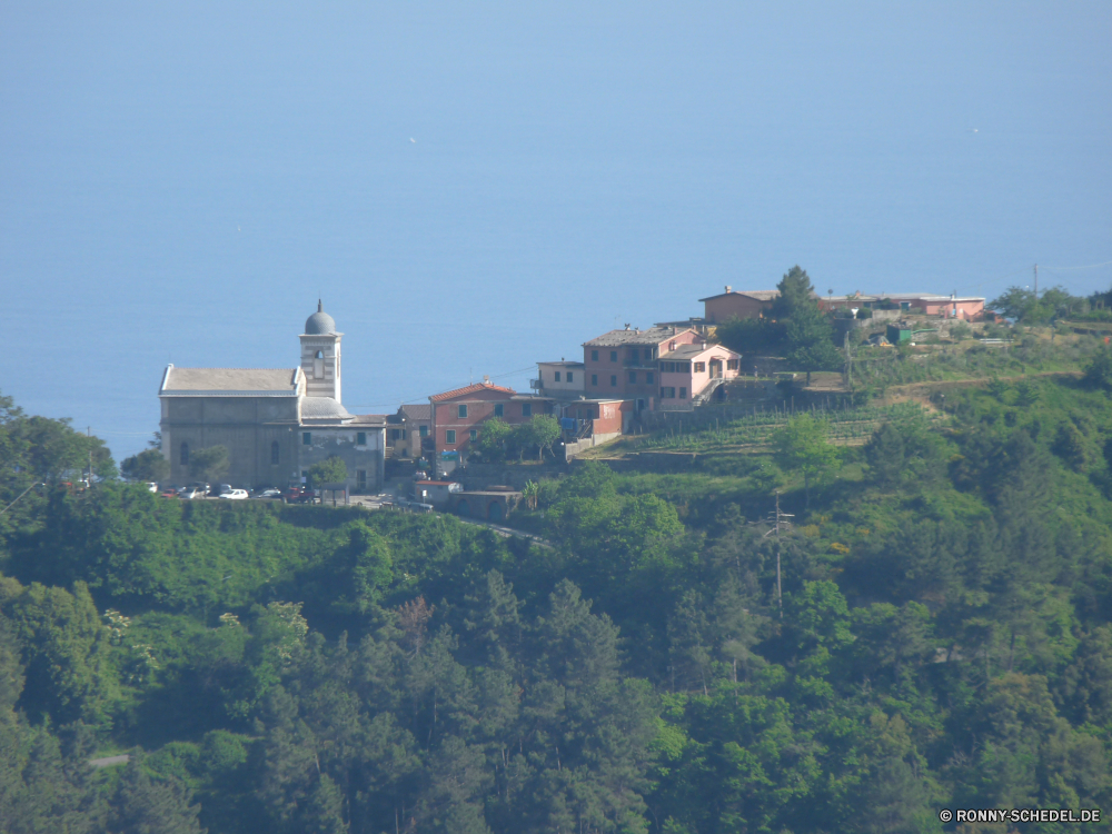 Cinque Terre Schloss Palast Befestigung Architektur Festung Turm Stadt Defensive Struktur Wahrzeichen Gebäude alt Reisen Tourismus historischen Struktur Geschichte Stadt Himmel Antike mittelalterliche Stein Hügel Kirche Landschaft Mauer historische Denkmal Gebäude Fluss Haus Berg Kathedrale Panorama berühmte Ringwall Festung Tourist Baum Brücke Panorama Skyline Stadtansicht Urlaub Szenerie Religion Urlaub Urban Ziel Türme landschaftlich Hauptstadt Kultur Bäume Dorf Fels Szene Dach Häuser Wald Königliche Erbe Wasser Wolke Bau Residenz Straße Herbst Kirchenburg Felsenburg Tag hoch Ruine Ruine Luftbild Backstein Mitte Tal fallen Sommer Kloster Meer Fassade castle palace fortification architecture fortress tower city defensive structure landmark building old travel tourism historic structure history town sky ancient medieval stone hill church landscape wall historical monument buildings river house mountain cathedral panorama famous rampart fort tourist tree bridge panoramic skyline cityscape holiday scenery religion vacation urban destination towers scenic capital culture trees village rock scene roof houses forest royal heritage water cloud construction residence street autumn fortified stronghold day high ruins ruin aerial brick middle valley fall summer monastery sea facade