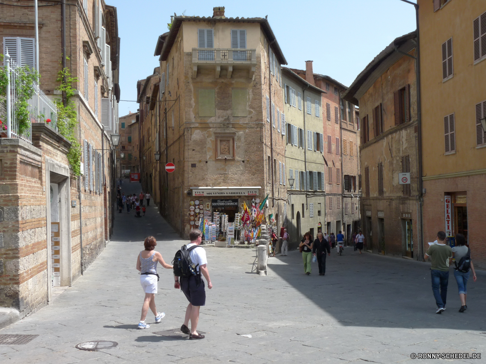 Siena Gebäude Architektur Haus Palast Stadt Straße alt historischen Reisen Tourismus Geschichte Residenz Fassade Hochschule Antike Stadt Tourist historische Häuser Gebäude Kirche Stein Universität Kathedrale Wahrzeichen Himmel Urban Schloss Backstein Fenster mittelalterliche Struktur Mauer England Zentrum Straße Bürgersteig Dach Turm Wohnung Denkmal berühmte Kultur Platz Windows Religion Urlaub Erbe Stadtansicht Startseite Bogen Schule Königliche sonnig aussenansicht Urlaub Statue gebaut Tag Tempel Gehäuse Bau Auto im freien Stil Balkon Autos Antik Besichtigungen Baum architektonische Lampe Park Landschaft Menschen Kloster Kunst Sommer building architecture house palace city street old historic travel tourism history residence facade college ancient town tourist historical houses buildings church stone university cathedral landmark sky urban castle brick window medieval structure wall england center road sidewalk roof tower dwelling monument famous culture square windows religion holiday heritage cityscape home arch school royal sunny exterior vacation statue built day temple housing construction car outdoors style balcony cars antique sightseeing tree architectural lamp park landscape people monastery art summer