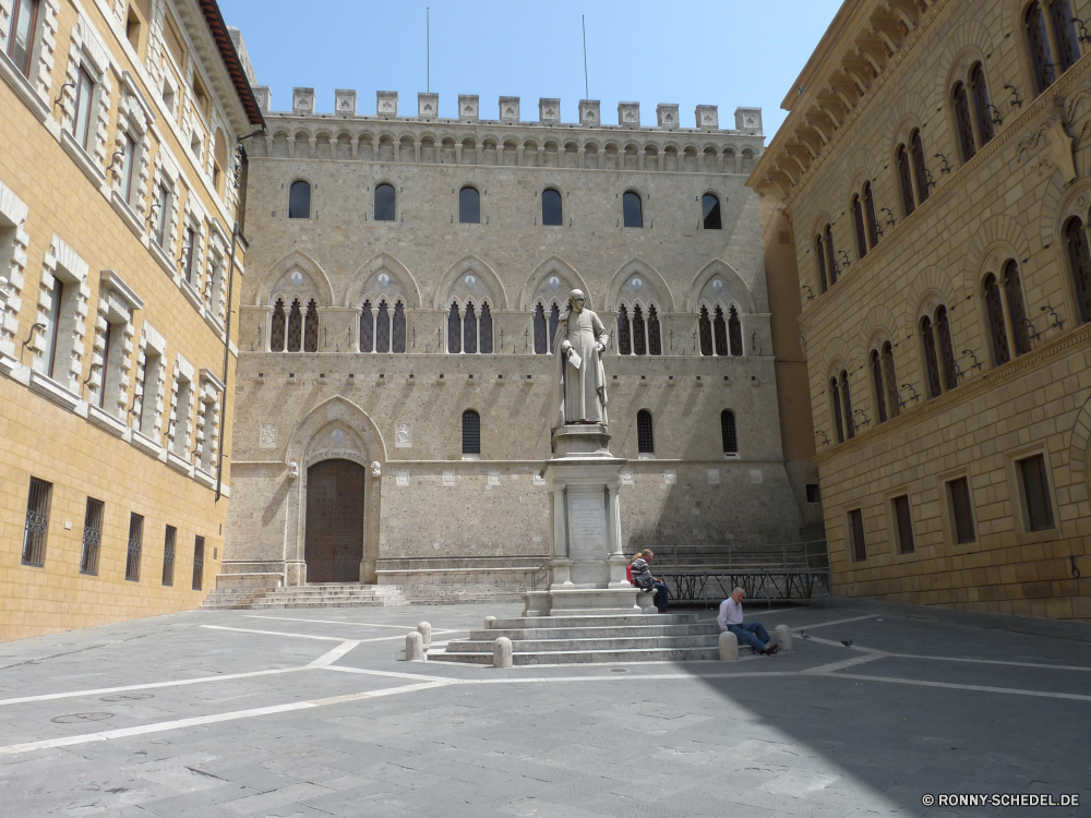 Siena Festung Architektur Gebäude Palast Fassade Geschichte alt Denkmal Tourismus historische Stadt Reisen Wahrzeichen Antike Residenz Haus Kirche Kathedrale Ringwall Bogen historischen Turm Himmel Tourist Struktur Religion Kultur berühmte aussenansicht Stein Stadt mittelalterliche Schloss Platz Statue architektonische Wohnung Universität Bau Straße Fenster Kuppel Platz Königliche Fluss Attraktion Kloster Stadtansicht Kunst Backstein St. Urban Stil Kreuz Mauer Museum Skulptur Gebäude Spalte Tempel Bögen Eingang Klassische England Ziel traditionelle im freien nationalen Basilika Renaissance Roman Besichtigungen Tor sonnig glauben Tür Hauptstadt Gehäuse religiöse Hochschule Tag fortress architecture building palace facade history old monument tourism historical city travel landmark ancient residence house church cathedral rampart arch historic tower sky tourist structure religion culture famous exterior stone town medieval castle place statue architectural dwelling university construction street window dome square royal river attraction monastery cityscape art brick saint urban style cross wall museum sculpture buildings column temple arches entrance classical england destination traditional outdoors national basilica renaissance roman sightseeing gate sunny faith door capital housing religious college day