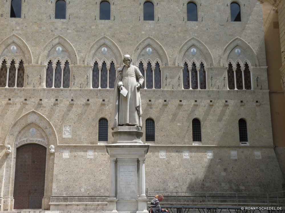 Siena Festung Architektur Gebäude alt Fassade Tourismus Kloster historischen Turm Kirche Wahrzeichen Geschichte historische Reisen Stein Haus Palast Antike mittelalterliche Ringwall Stadt Denkmal Kathedrale religiöse Residenz Residenz berühmte Schloss Religion Himmel Bogen Kultur Stadt Tourist Mauer aussenansicht Dach Fenster Backstein Erbe architektonische Bau religiöse Ziel Fluss Brücke Wohnung Platz Katholische Struktur Gebäude Bögen Kunst Befestigung Urlaub Türme Roman Dorf England Tür Platz Basilika Touristen Ruine St sonnig Skulptur Kreuz Landschaft Stil Nacht landschaftlich fortress architecture building old facade tourism monastery historic tower church landmark history historical travel stone house palace ancient medieval rampart city monument cathedral religious residence residence famous castle religion sky arch culture town tourist wall exterior roof window brick heritage architectural construction religious destination river bridge dwelling square catholic structure buildings arches art fortification vacation towers roman village england door place basilica tourists ruin st sunny sculpture cross landscape style night scenic