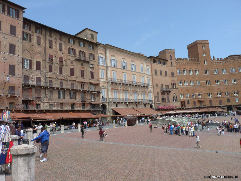 Siena Palast Gebäude Residenz Haus Architektur Stadt Reisen Hochschule Universität Wahrzeichen Wohnung alt Struktur Tourismus historischen Himmel Antike Turm Stadt Geschichte Denkmal Hauptstadt Schloss Tourist Stein berühmte Urban Straße Stadtansicht Gehäuse historische Platz Fluss Platz Fassade Kirche aussenansicht Backstein Bau Fenster Königliche Flag Kultur Häuser Urlaub architektonische landschaftlich Gras Parlament Kunst Turnhalle Kathedrale Grand Sommer England Skyline Gebäude Wasser Urlaub Festung Straße sportliche Anlage Museum Menschen Landschaft Mauer Zentrum Antik mittelalterliche sonnig Reise Tag Szene Attraktion Dach Statue Immobilien Halle bunte palace building residence house architecture city travel college university landmark dwelling old structure tourism historic sky ancient tower town history monument capital castle tourist stone famous urban street cityscape housing historical square river place facade church exterior brick construction window royal flag culture houses vacation architectural scenic grass parliament art gymnasium cathedral grand summer england skyline buildings water holiday fortress road athletic facility museum people landscape wall center antique medieval sunny trip day scene attraction roof statue estate hall colorful