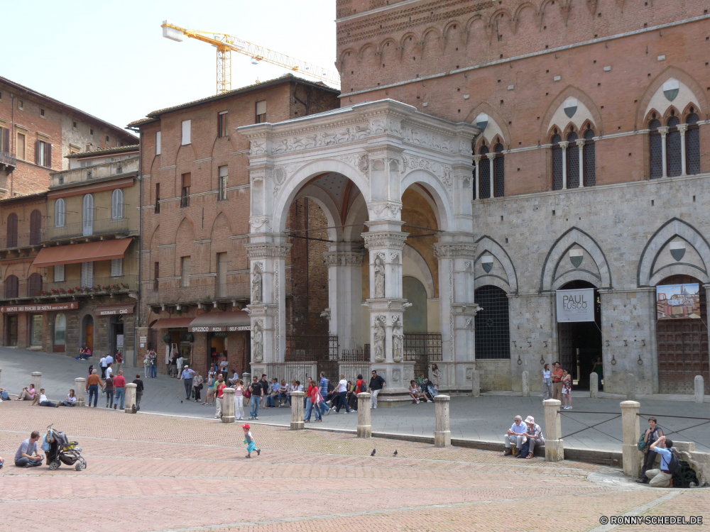 Siena Gebäude Palast Architektur Fassade Residenz Haus Kathedrale Kirche Stadt Geschichte Tourismus Reisen alt Denkmal Wahrzeichen historische Universität Religion historischen Festung Antike Wohnung Struktur Bogen Kloster Stein Tourist Himmel berühmte Stadt Platz mittelalterliche Kultur Turm Straße Statue religiöse Residenz England aussenansicht Urban Platz Gehäuse Schloss architektonische glauben religiöse Königliche Hochschule Hauptstadt Gebäude Fenster Bau nationalen St. Attraktion Spalte Kunst Basilika barocke Katholische Plaza Erbe Tempel Museum Kuppel Roman Eingang Tür Stadtansicht Kreuz Backstein Nacht Halle building palace architecture facade residence house cathedral church city history tourism travel old monument landmark historical university religion historic fortress ancient dwelling structure arch monastery stone tourist sky famous town square medieval culture tower street statue religious residence england exterior urban place housing castle architectural faith religious royal college capital buildings window construction national saint attraction column art basilica baroque catholic plaza heritage temple museum dome roman entrance door cityscape cross brick night hall