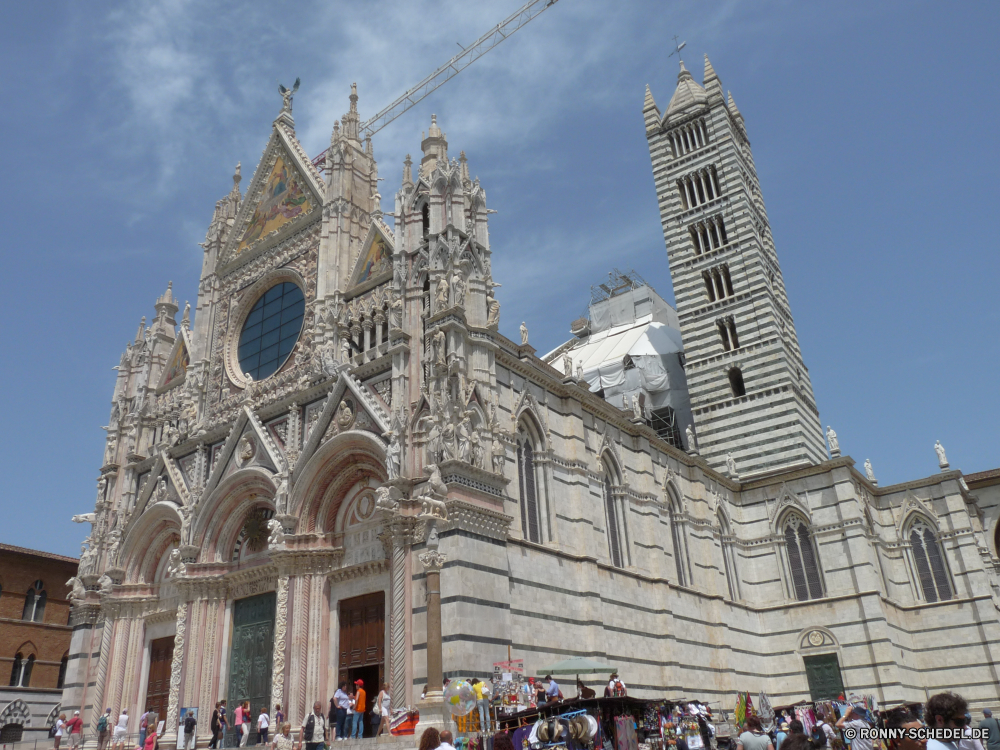 Siena Kathedrale Architektur Kirche Fassade Gebäude Turm Religion Wahrzeichen Tourismus historischen Stadt Universität alt Reisen Geschichte Antike religiöse England Denkmal Glocke-Côte Tempel historische Himmel Palast berühmte Tourist mittelalterliche Obdach Stein Stadt Uhr Schutzüberzug Haus St Struktur Platz Attraktion Kuppel Residenz Katholische Gottesdienst Glocke architektonische glauben Urlaub groß Kultur aussenansicht Bespannung Basilika heilig Gebäude Platz Halle Kirchturm Besichtigungen Urban Erbe Gott Bau Ziel traditionelle Schloss Urlaub Turmspitze Tour Gebet Statue Stadtansicht cathedral architecture church facade building tower religion landmark tourism historic city university old travel history ancient religious england monument bell cote temple historical sky palace famous tourist medieval shelter stone town clock protective covering house st structure square attraction dome residence catholic worship bell architectural faith vacation tall culture exterior covering basilica holy buildings place hall steeple sightseeing urban heritage god construction destination traditional castle holiday spire tour prayer statue cityscape