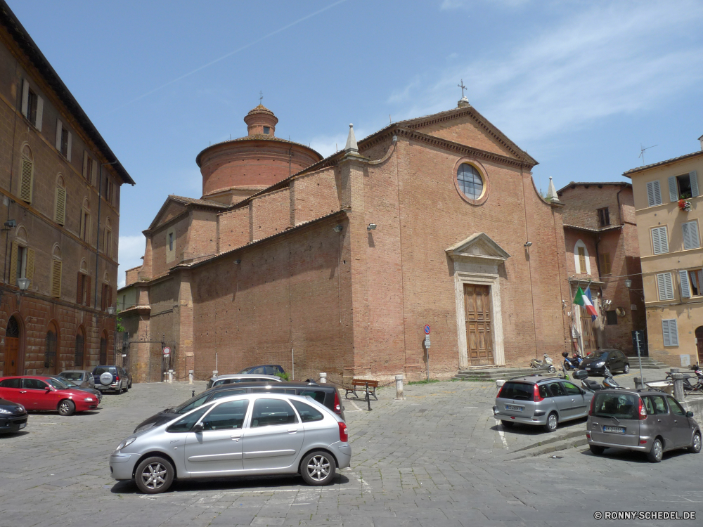 Siena Architektur Gebäude Public house Haus Kirche alt Antike historischen Religion Dach Himmel Mauer Startseite Backstein Geschichte Fliese Reisen Festung Stein Wahrzeichen Turm Stadt Fassade Bau aussenansicht Fenster Tourismus Tourist Struktur Garage Stadt mittelalterliche historische Denkmal Immobilien Residenz religiöse Palast Schloss Kultur Gras Häuser Wohn Kathedrale Straße Glocke-Côte Schule Baum Katholische Auto architektonische Kreuz Sommer berühmte Land England Real Tag Obdach Wohnung Jahrhundert Eigenschaft Dorf Windows Luxus Tür Rasen Garten Wolken moderne Tempel Landschaft Platz Neu Bogen Grand St Eingang Schutzüberzug traditionelle Platz Glocke architecture building public house house church old ancient historic religion roof sky wall home brick history tile travel fortress stone landmark tower city facade construction exterior window tourism tourist structure garage town medieval historical monument estate residence religious palace castle culture grass houses residential cathedral street bell cote school tree catholic car architectural cross summer famous country england real day shelter dwelling century property village windows luxury door lawn garden clouds modern temple landscape square new arch grand st entrance protective covering traditional place bell