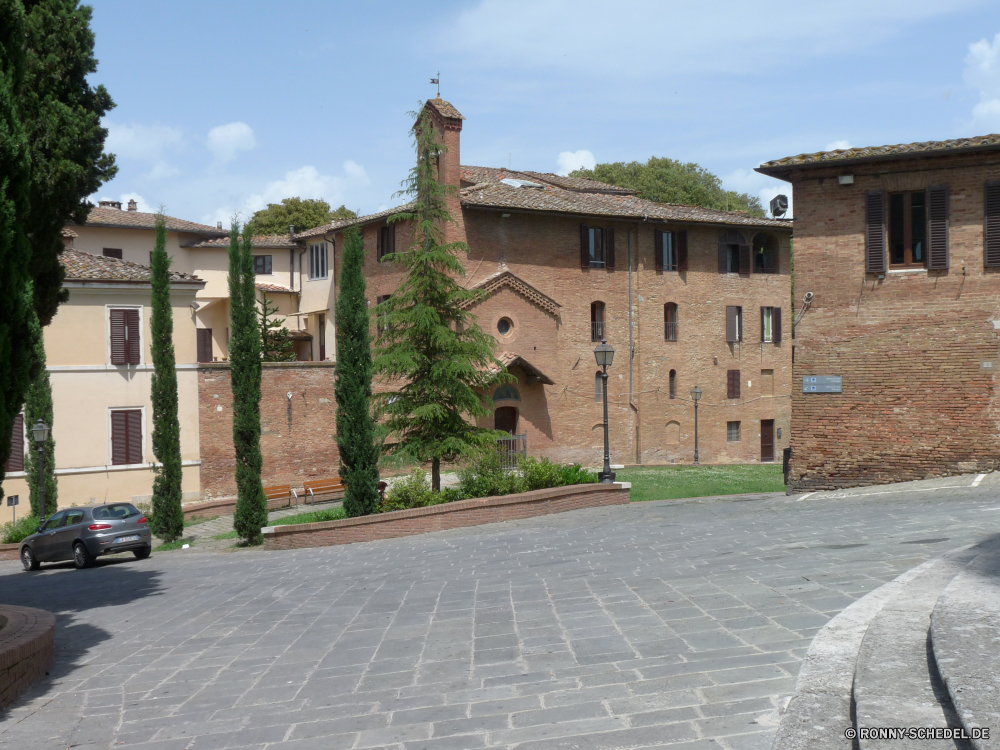 Siena Architektur Gebäude Haus Palast Schloss alt Mauer Geschichte Hochschule Antike Universität Backstein Stein historischen Reisen Wahrzeichen mittelalterliche historische Himmel Tourismus Turm Residenz Kloster Tourist Stadt Kirche Festung Dach Denkmal Stadt religiöse Residenz Startseite Fenster Struktur Bau Dorf Landschaft Wohn Befestigung Urlaub sonnig Kultur Schule Religion Baum Windows Wohnung Fassade aussenansicht Jahrhundert berühmte Kathedrale Fluss Immobilien Fliese Baumaterial im Alter von Ruine Häuser Gras Wasser Ringwall Hauptstadt Gebäude Ziel Sommer Festung Herrenhaus Antik Eingang Erbe St. Villa Wolken Jahrgang Stil Urlaub Berg Urban architecture building house palace castle old wall history college ancient university brick stone historic travel landmark medieval historical sky tourism tower residence monastery tourist city church fortress roof monument town religious residence home window structure construction village landscape residential fortification vacation sunny culture school religion tree windows dwelling facade exterior century famous cathedral river estate tile building material aged ruins houses grass water rampart capital buildings destination summer fort mansion antique entrance heritage saint villa clouds vintage style holiday mountain urban