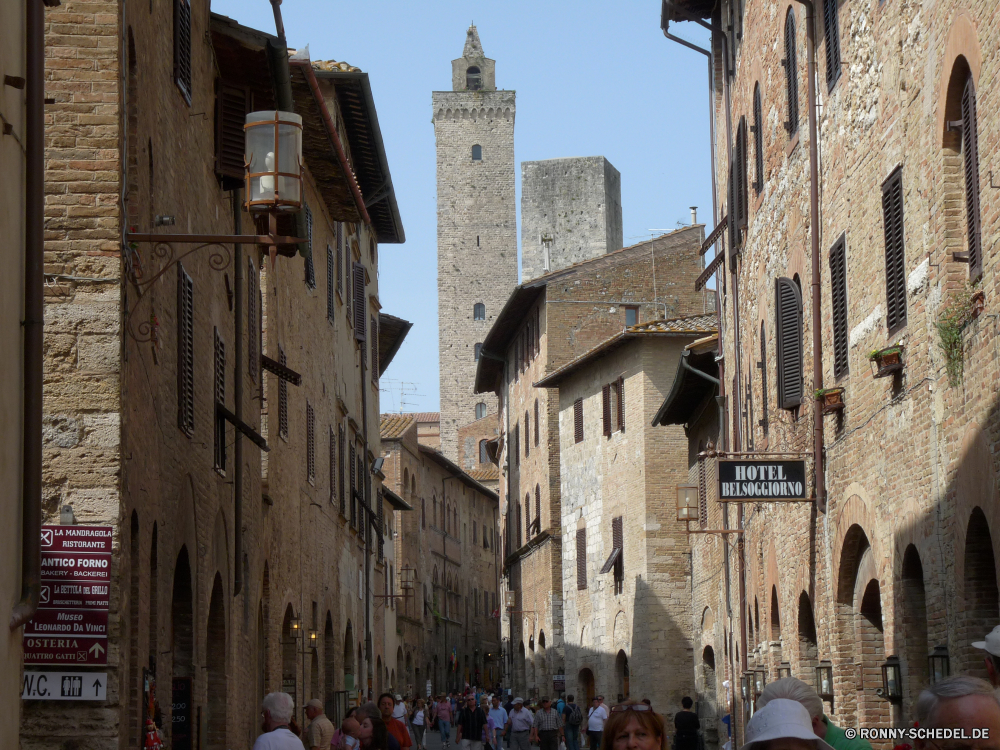 San Gimignano Ringwall Architektur Gebäude Palast Schloss alt Turm Festung Tourismus historischen Kathedrale Antike Geschichte mittelalterliche Stein Kirche historische Reisen Haus Stadt Wahrzeichen Mauer Denkmal Befestigung Himmel Stadt Tourist Religion Bogen Fassade Ziel Häuser Struktur Erbe England religiöse Urlaub Fenster Backstein Kultur Kloster Residenz Bau Gebäude Platz Türme Urlaub Fluss architektonische Urban Defensive Struktur berühmte St groß Tür sonnig Dach Straße Altersgruppen Typische Tor Dorf Wolken Kirchenburg Jahrhundert Wände Glocke Katholische Tour Eingang Königliche Attraktion Stadtansicht Brücke aussenansicht Platz religiöse Residenz rampart architecture building palace castle old tower fortress tourism historic cathedral ancient history medieval stone church historical travel house city landmark wall monument fortification sky town tourist religion arch facade destination houses structure heritage england religious vacation window brick culture monastery residence construction buildings place towers holiday river architectural urban defensive structure famous st great door sunny roof street ages typical gate village clouds fortified century walls bell catholic tour entrance royal attraction cityscape bridge exterior square religious residence