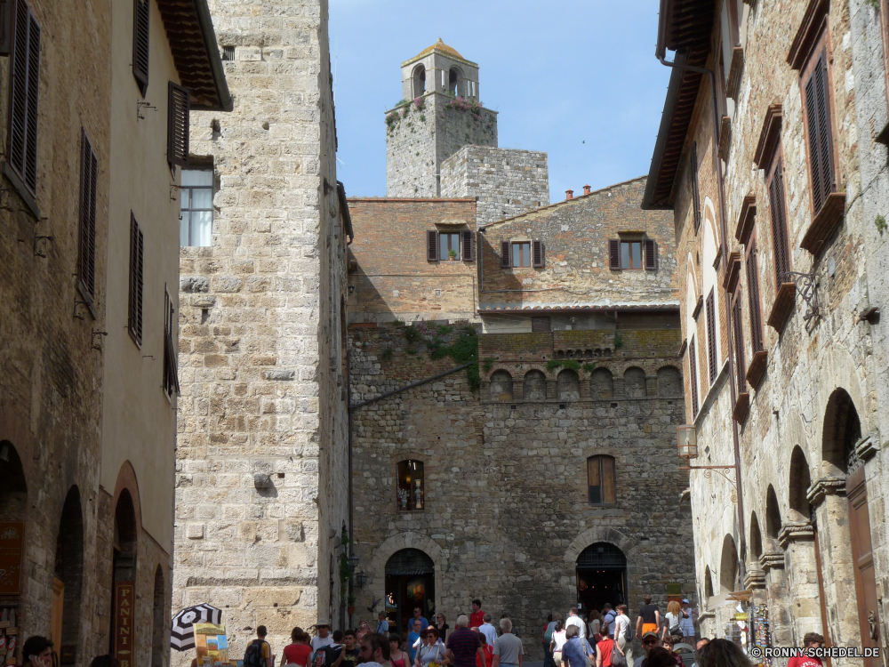 San Gimignano Architektur Palast Festung Gebäude Turm Haus Tourismus alt Kathedrale mittelalterliche Stadt Geschichte historischen Stein Antike Schloss Kirche Tourist Reisen Wahrzeichen historische Residenz Denkmal Stadt Himmel Struktur berühmte Mauer Ringwall Dach Religion Gebäude Bogen Glocke-Côte Kloster Platz Befestigung Wohnung Erbe Fluss religiöse Ziel Tempel Kultur Fenster Obdach Backstein England Brücke Straße Festung Häuser Urban Stadtansicht Fassade Schutzüberzug Bau Urlaub Tour Platz Landschaft Jahrhundert architektonische Dorf Windows Tür religiöse Residenz Reisender Wasser Gehäuse Türme Roman Tor St Attraktion Hauptstadt Sonnenuntergang Startseite Urlaub Nacht Tag architecture palace fortress building tower house tourism old cathedral medieval city history historic stone ancient castle church tourist travel landmark historical residence monument town sky structure famous wall rampart roof religion buildings arch bell cote monastery place fortification dwelling heritage river religious destination temple culture window shelter brick england bridge street fort houses urban cityscape facade protective covering construction vacation tour square landscape century architectural village windows door religious residence traveler water housing towers roman gate st attraction capital sunset home holiday night day